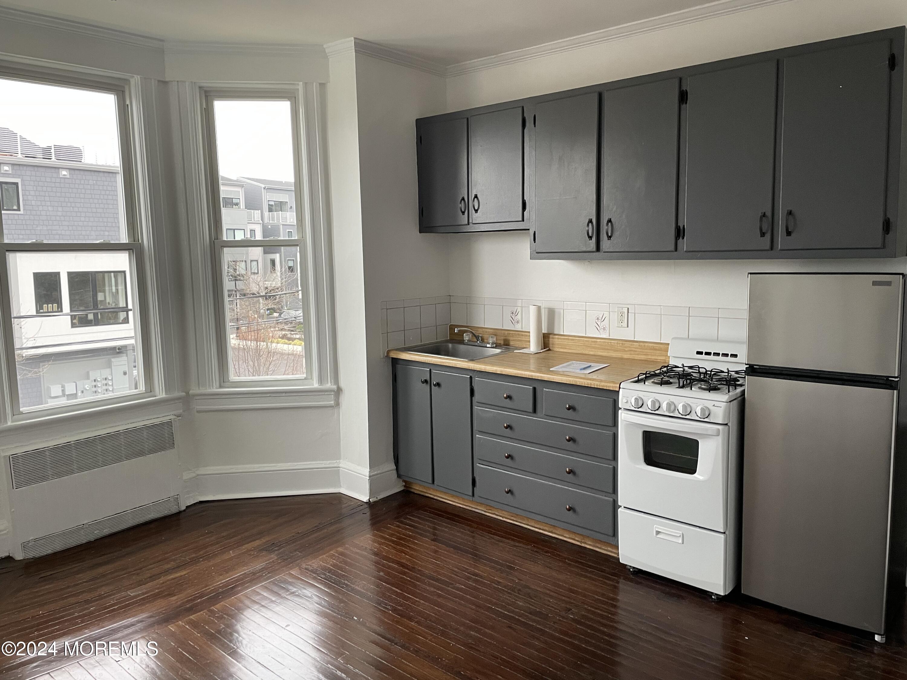 400 Asbury Avenue, 5
