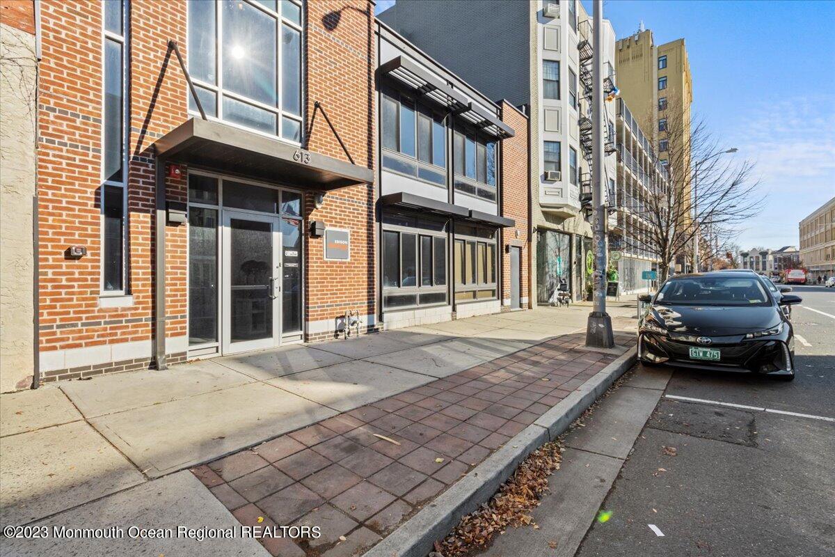 613 Bangs Avenue