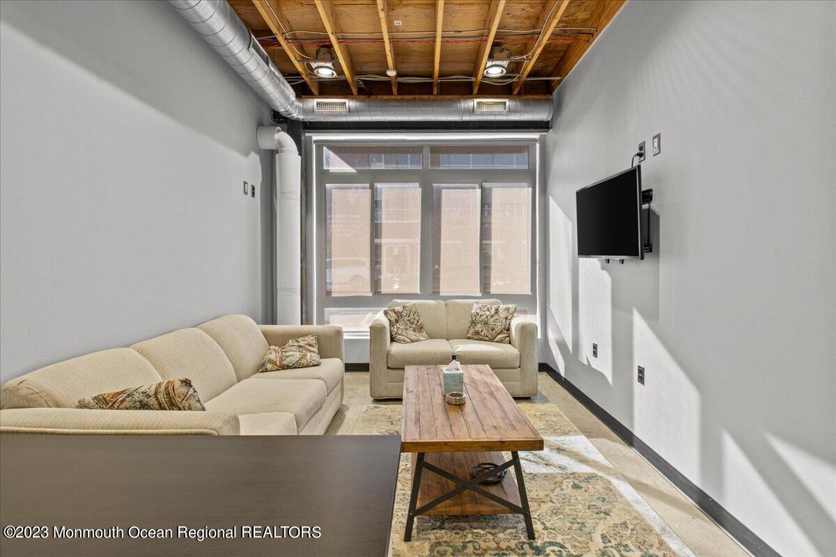 613 Bangs Avenue