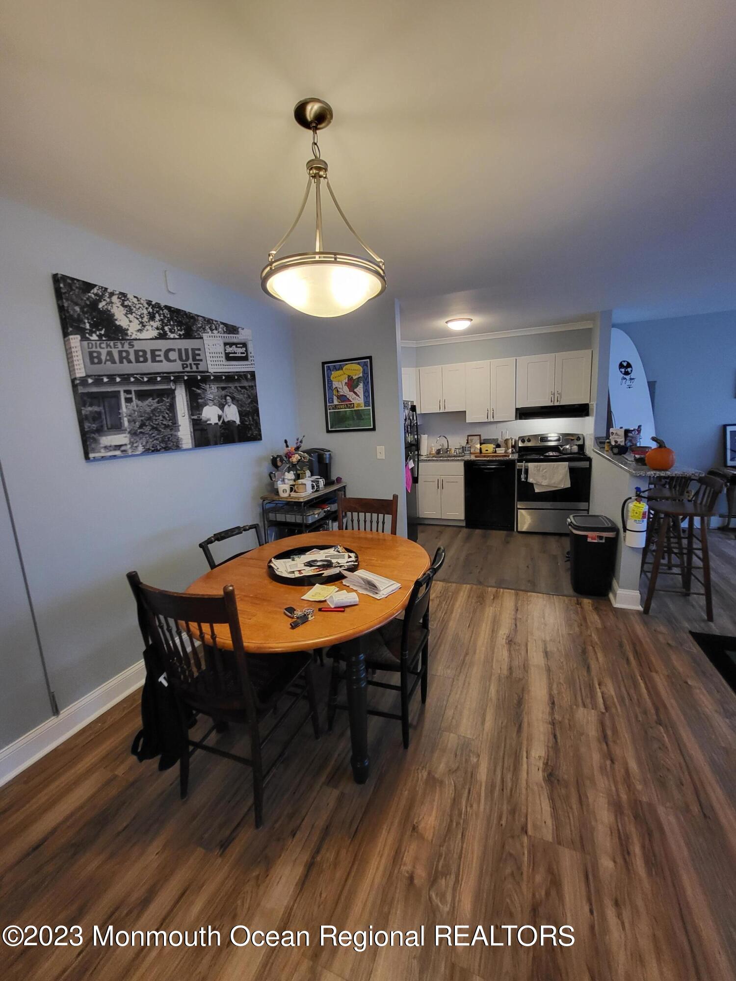 317 8th Avenue, 305