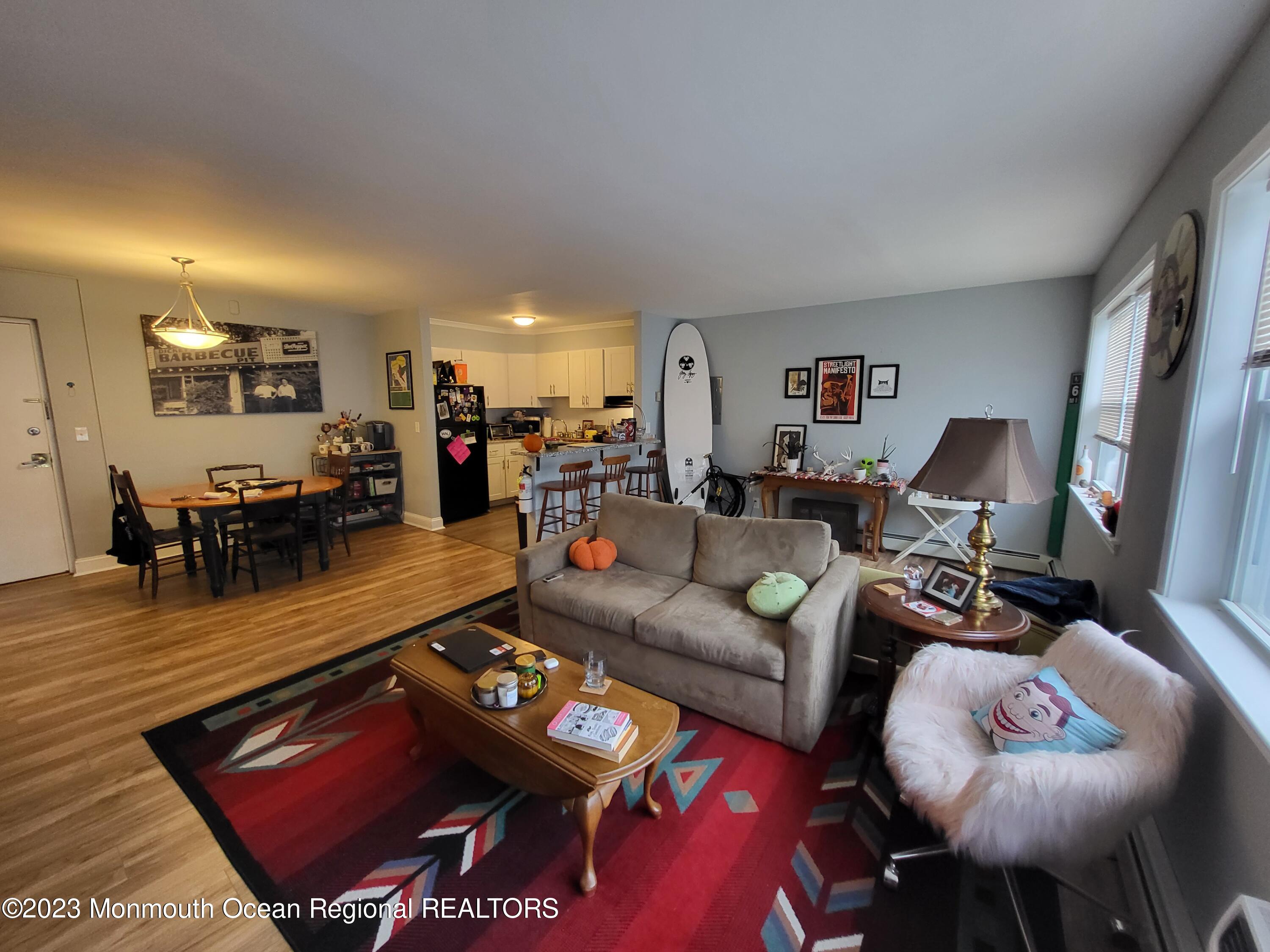 317 8th Avenue, 305