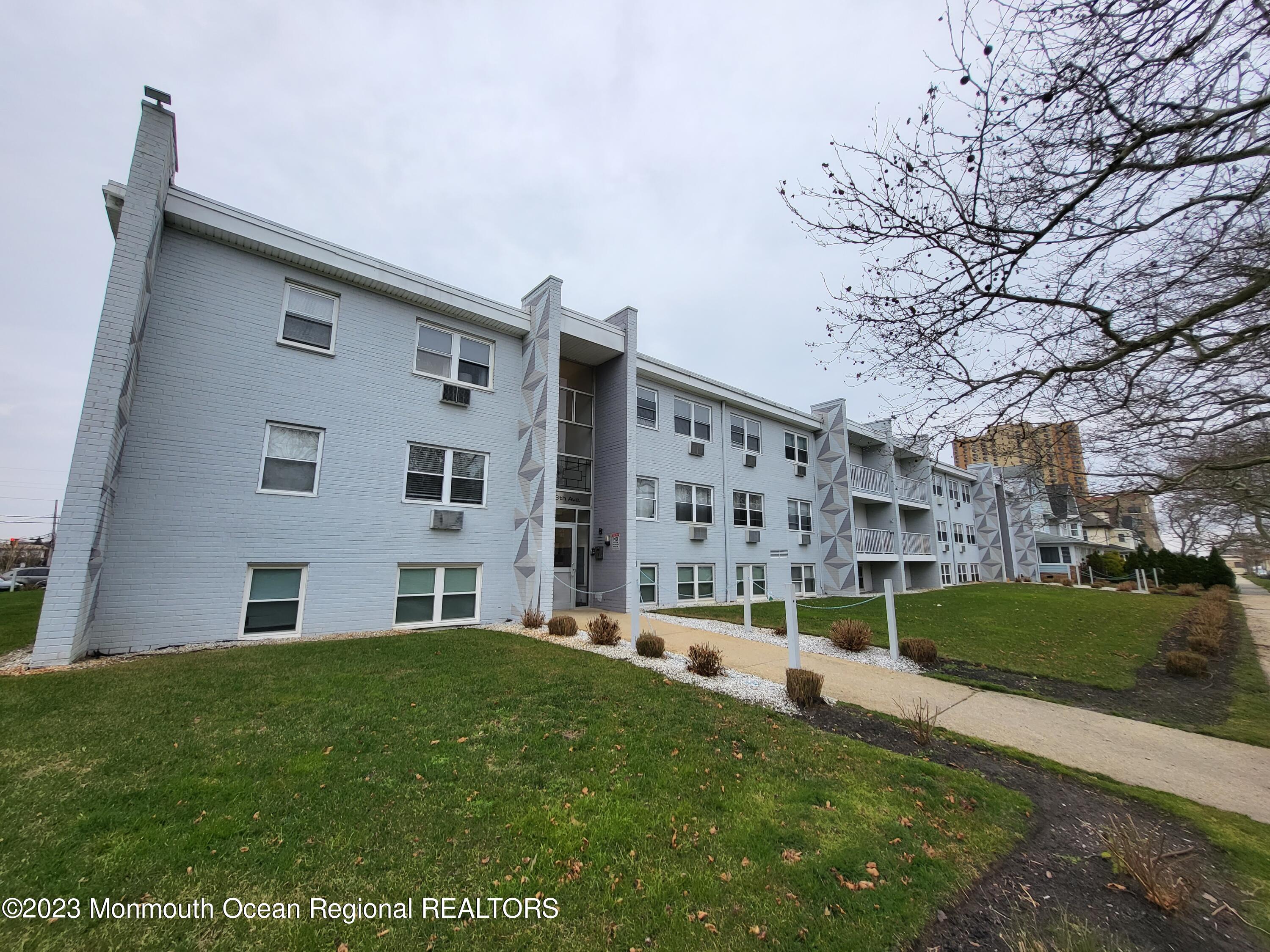 317 8th Avenue, 305