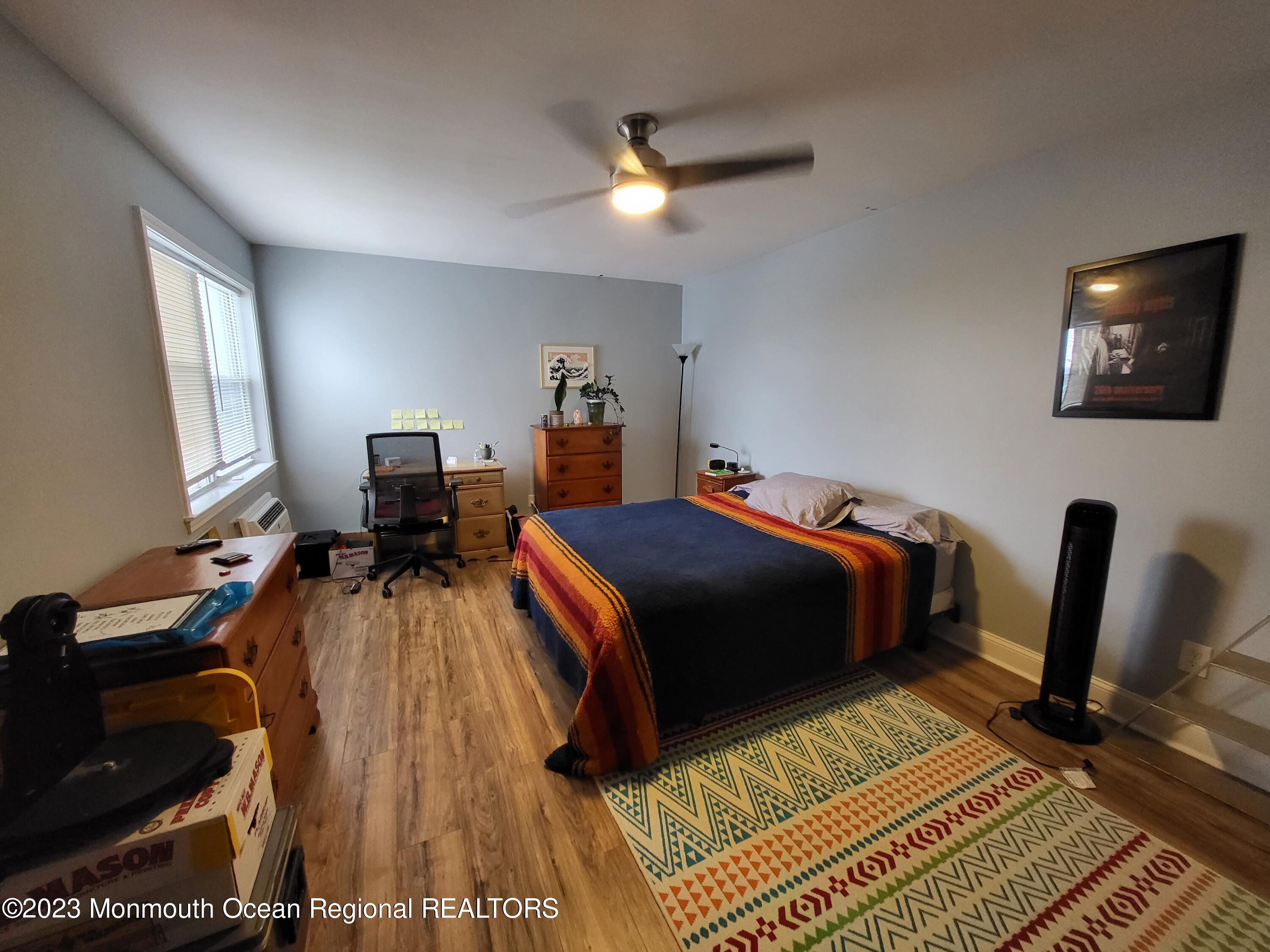 317 8th Avenue, 305
