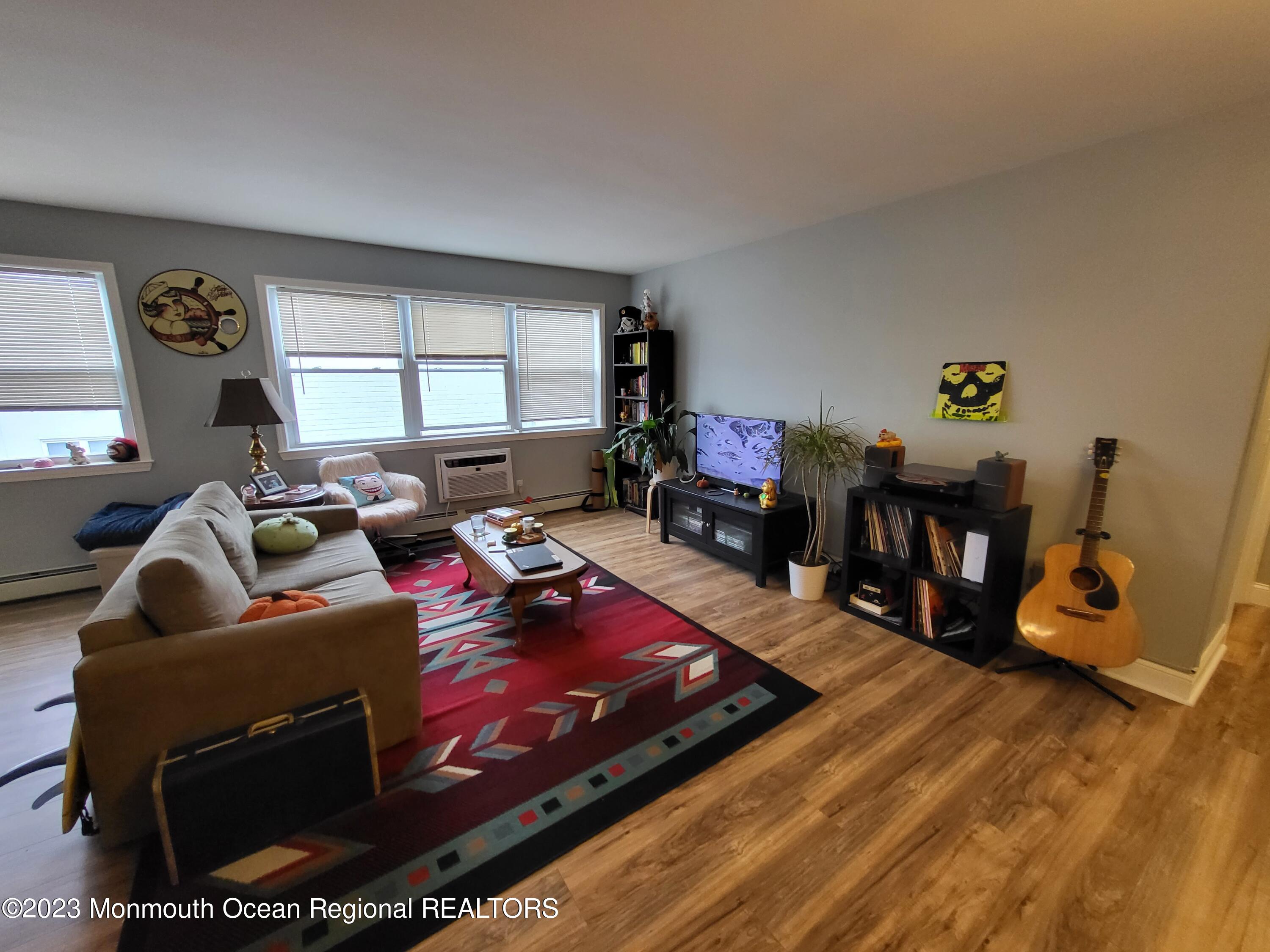 317 8th Avenue, 305
