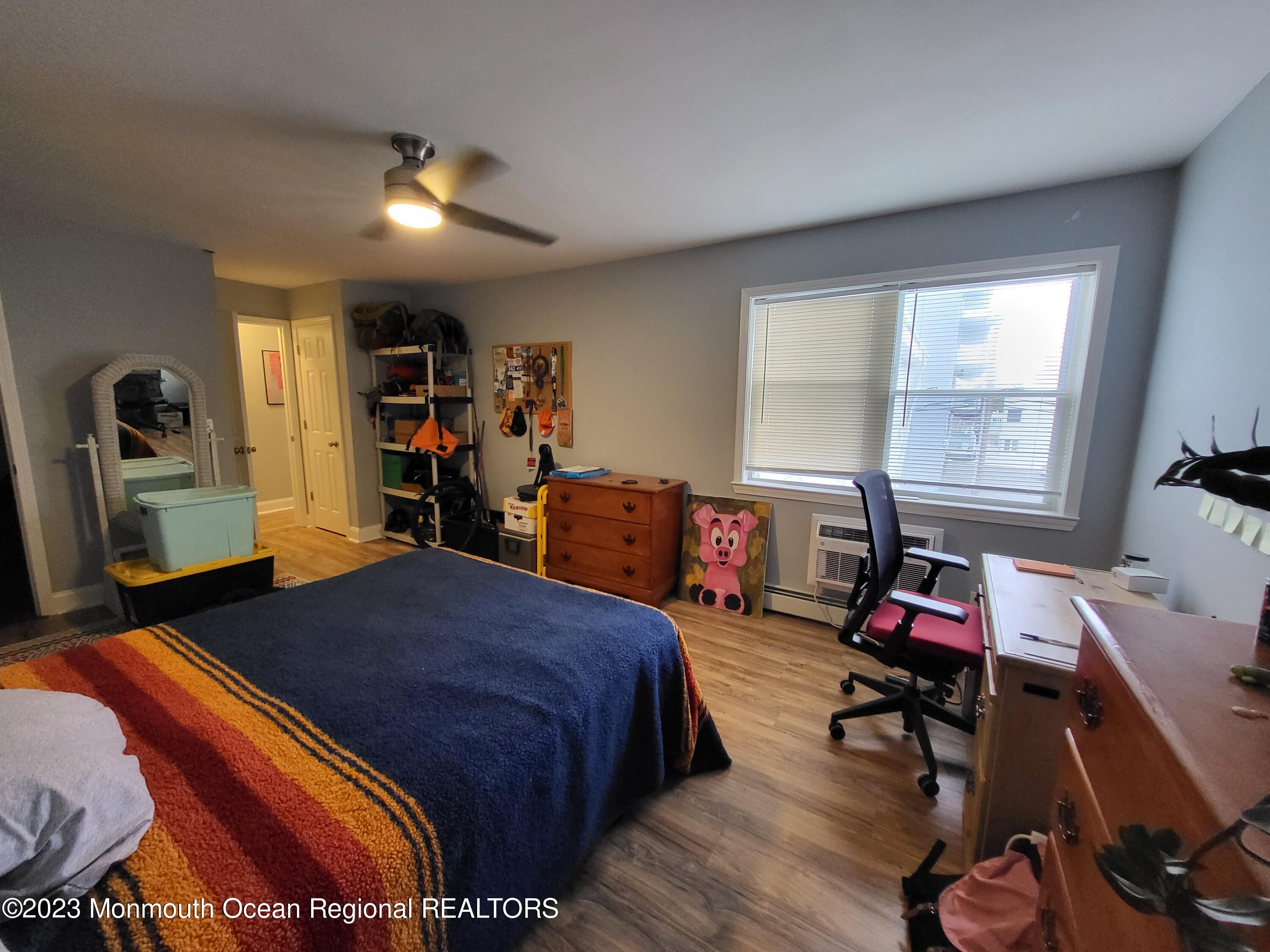 317 8th Avenue, 305