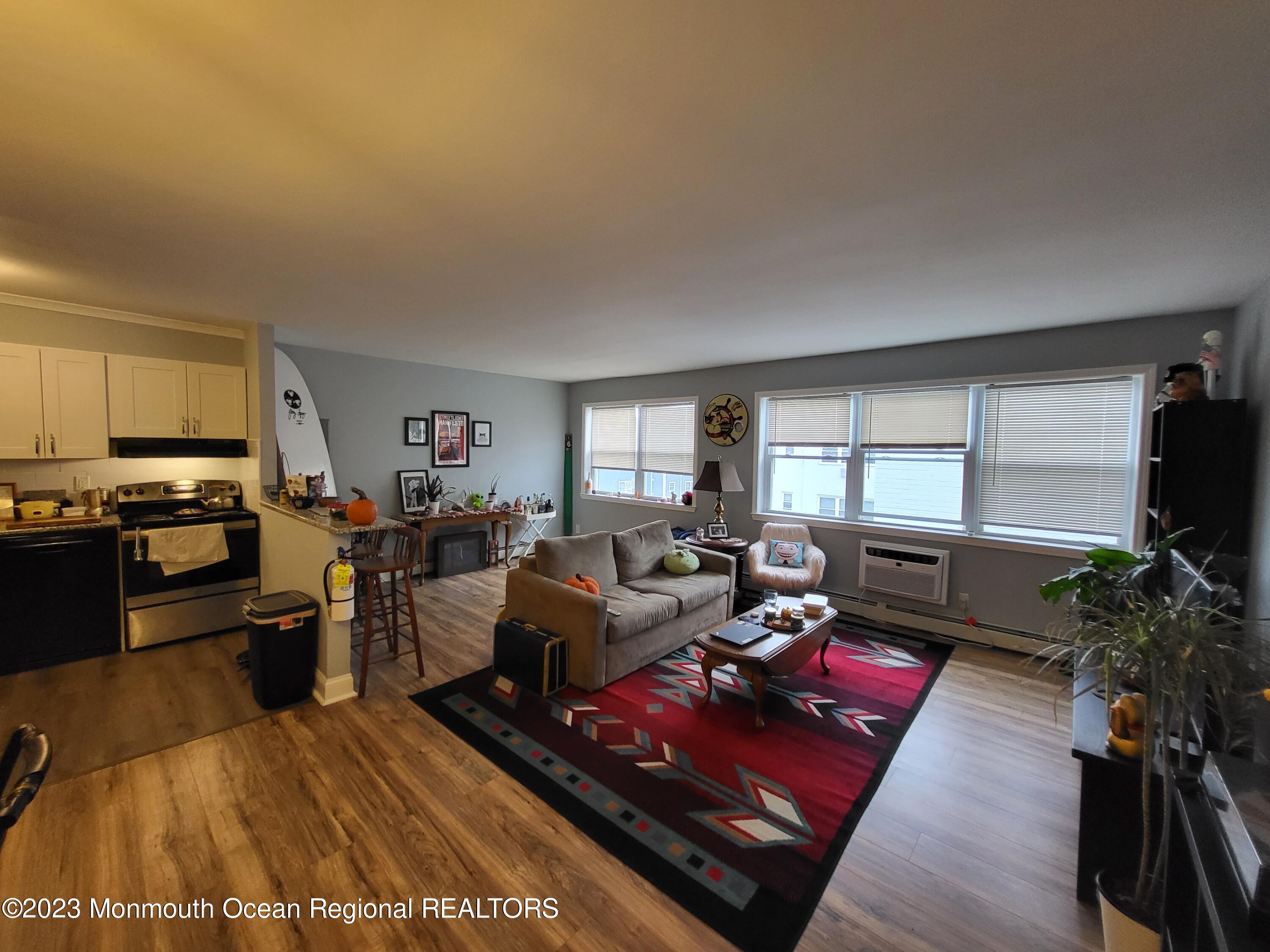 317 8th Avenue, 305