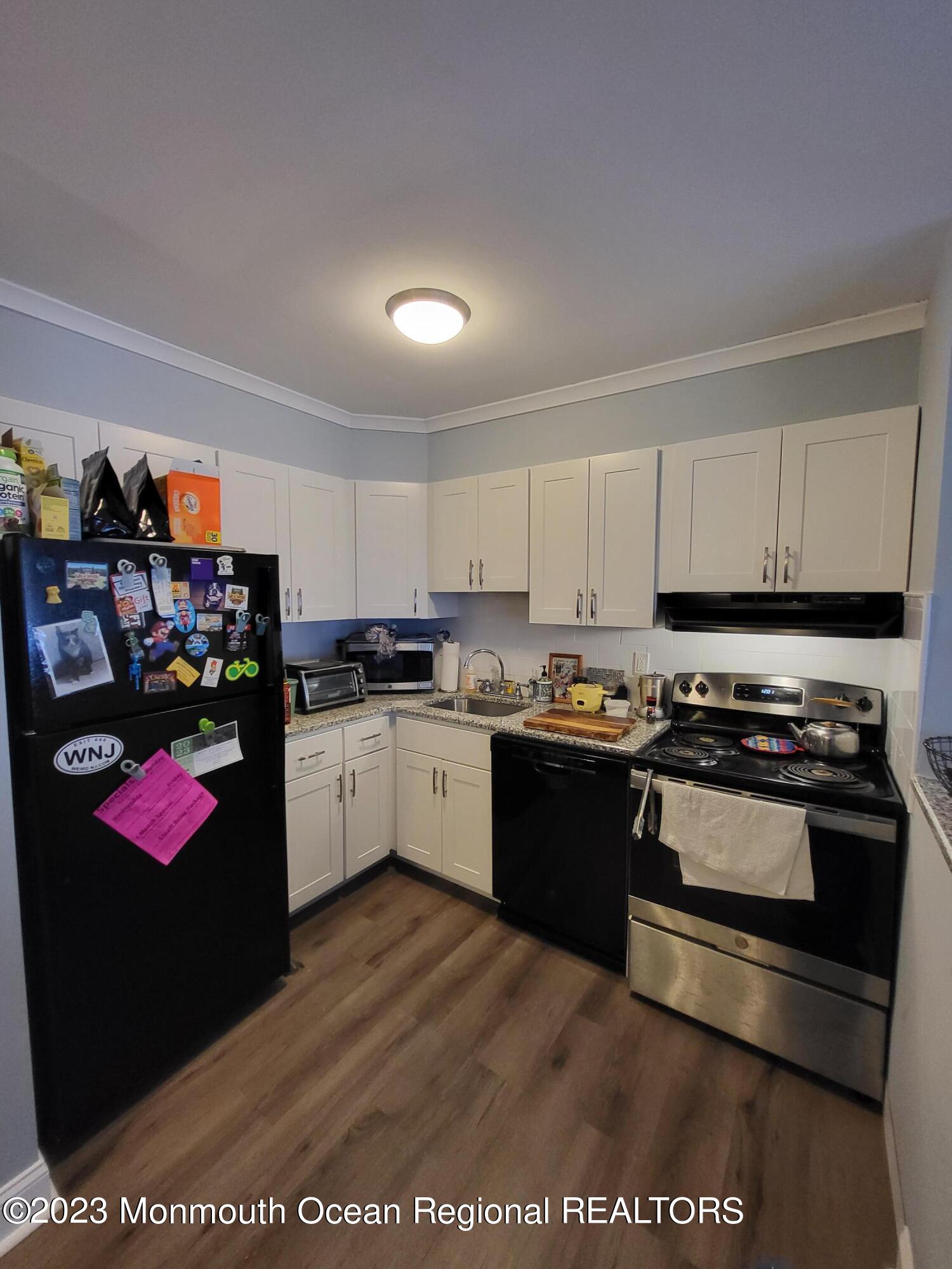 317 8th Avenue, 305
