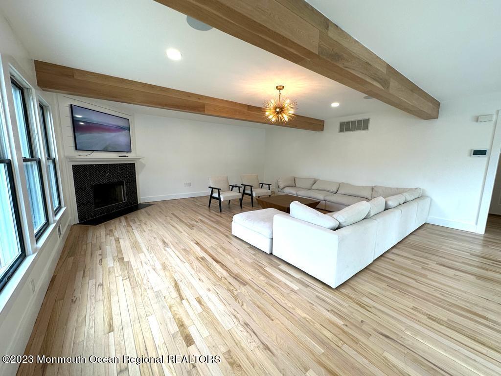16 Woods Road