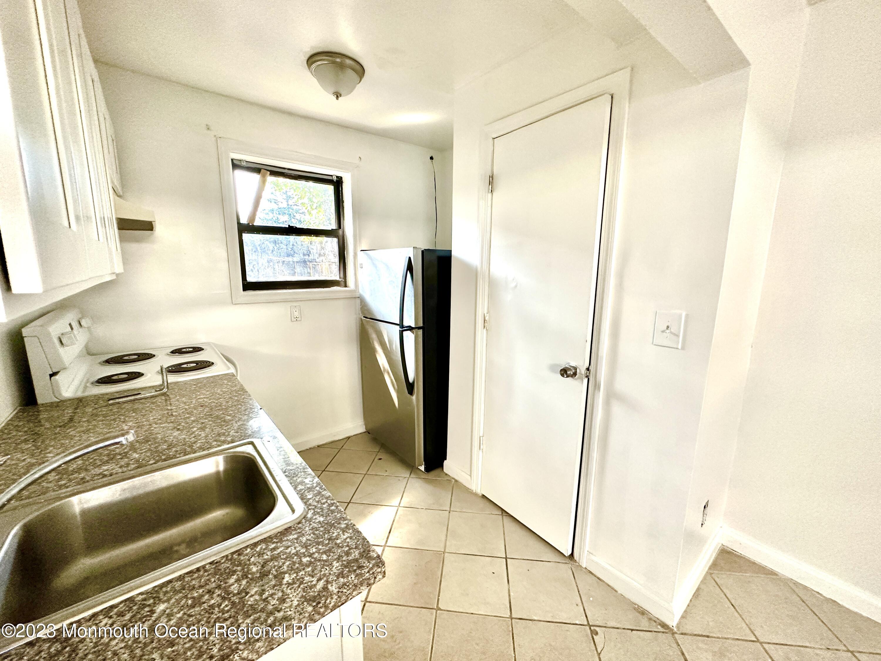 1215 Springwood Avenue, 29-32