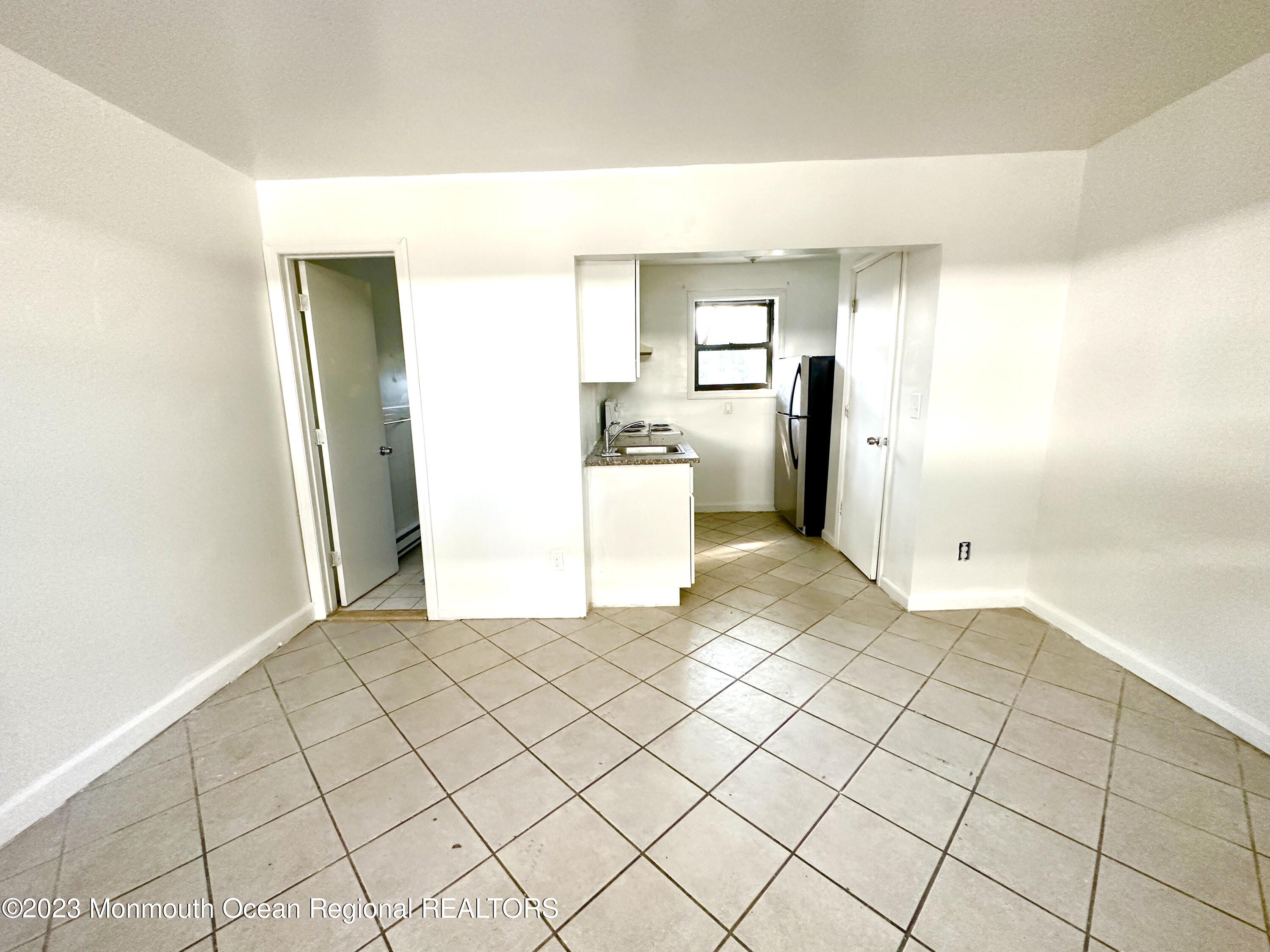 1215 Springwood Avenue, 29-32