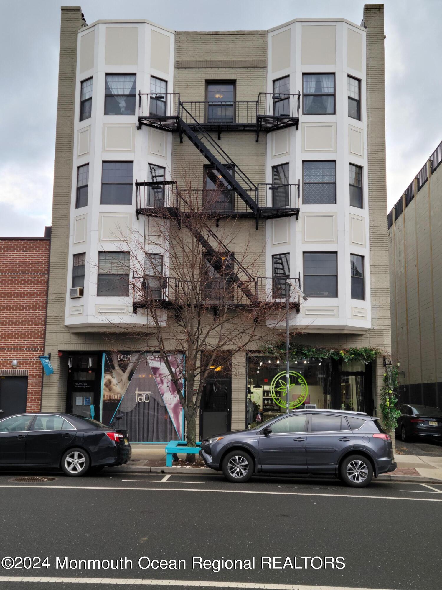 611 Bangs Avenue, 1-E