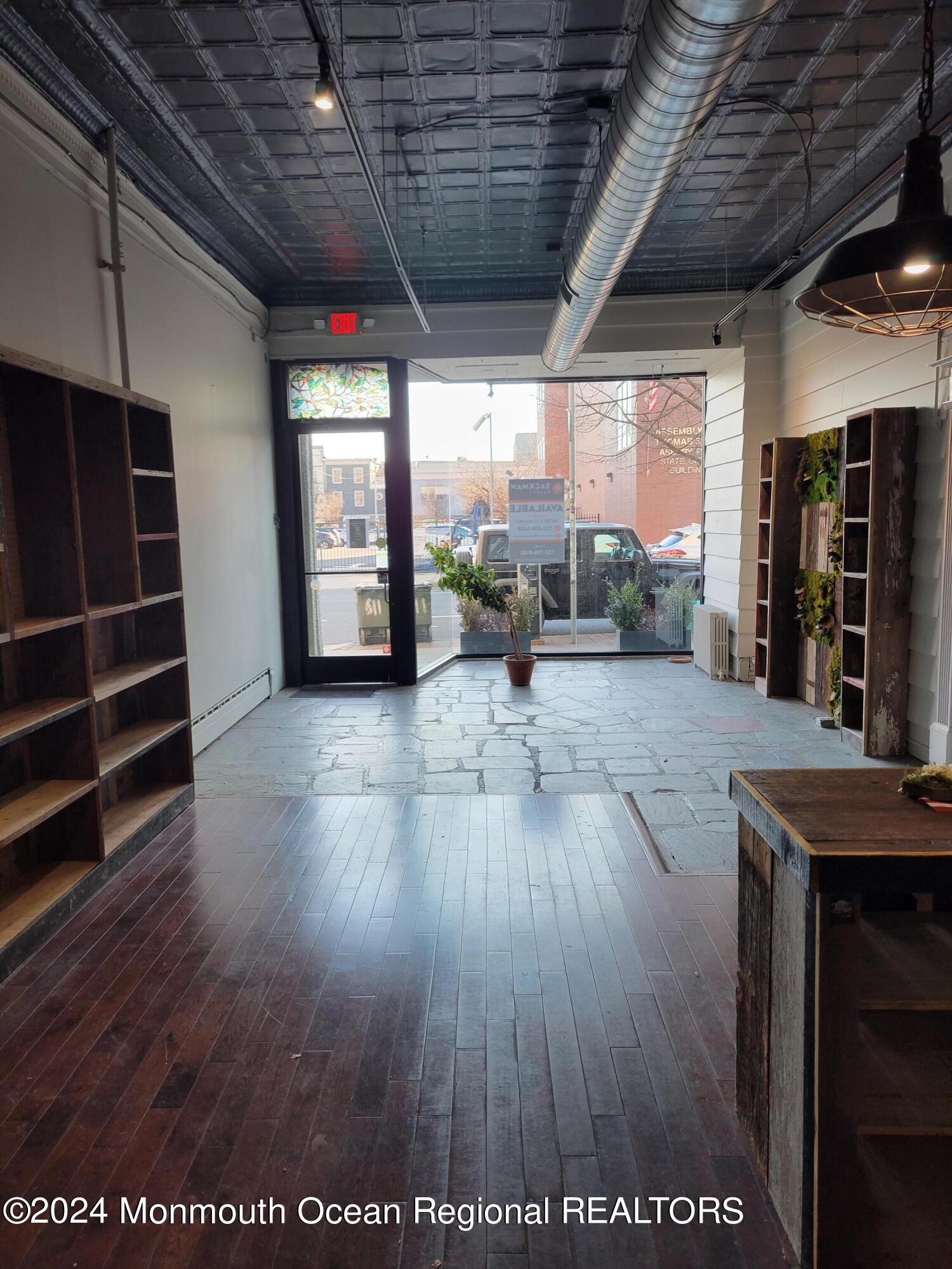 611 Bangs Avenue, 1-E