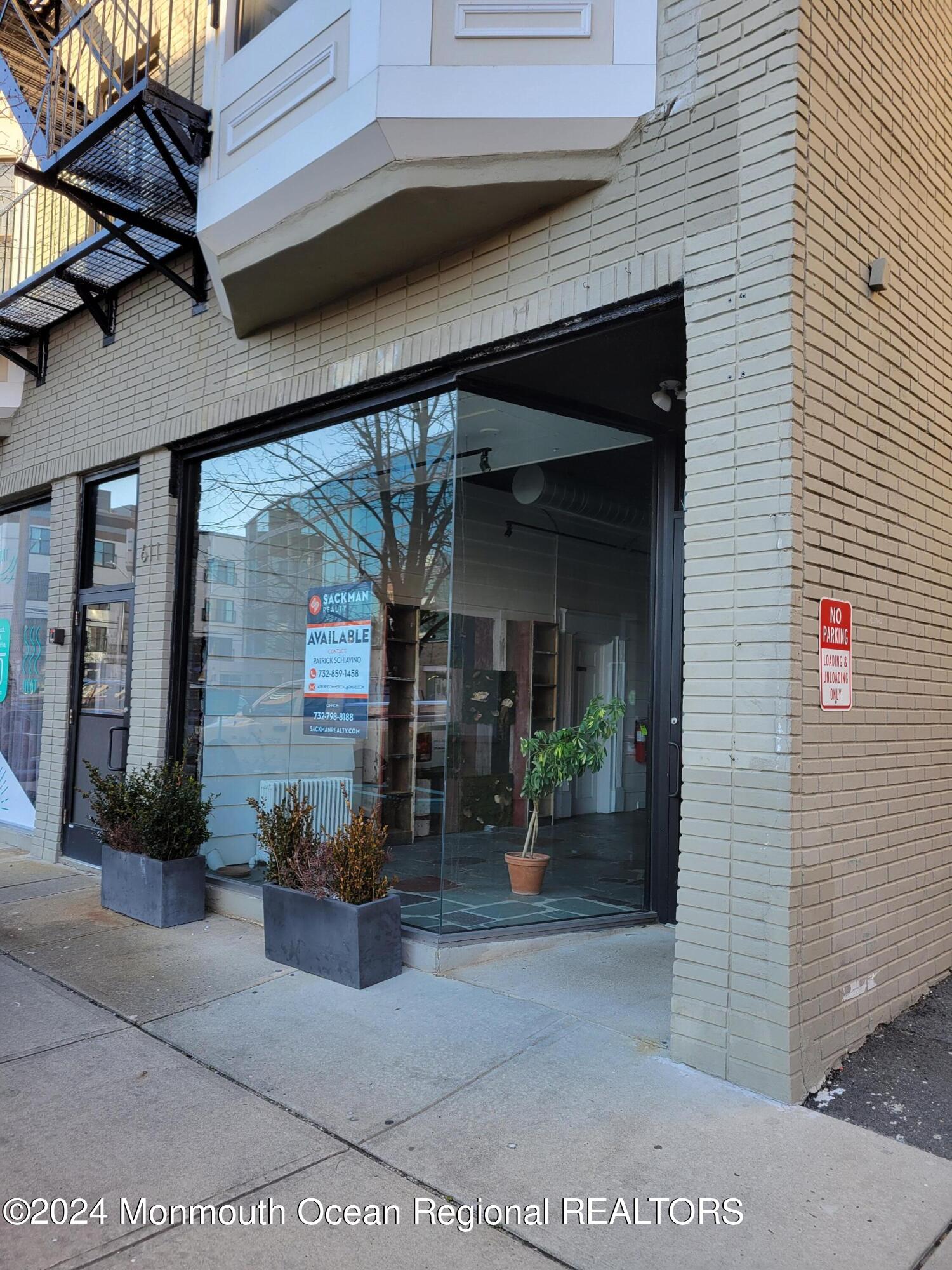 611 Bangs Avenue, 1-E