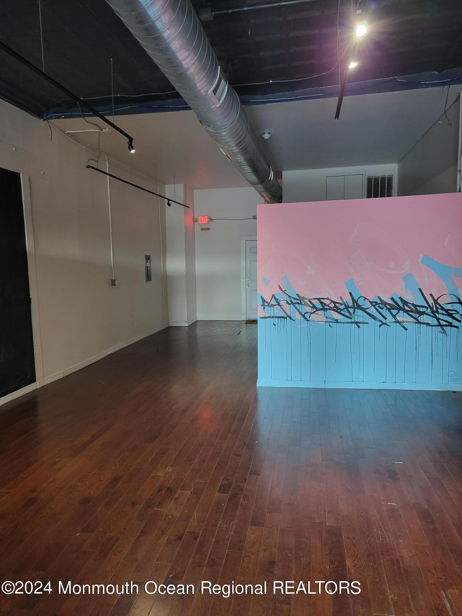 611 Bangs Avenue, 1-E