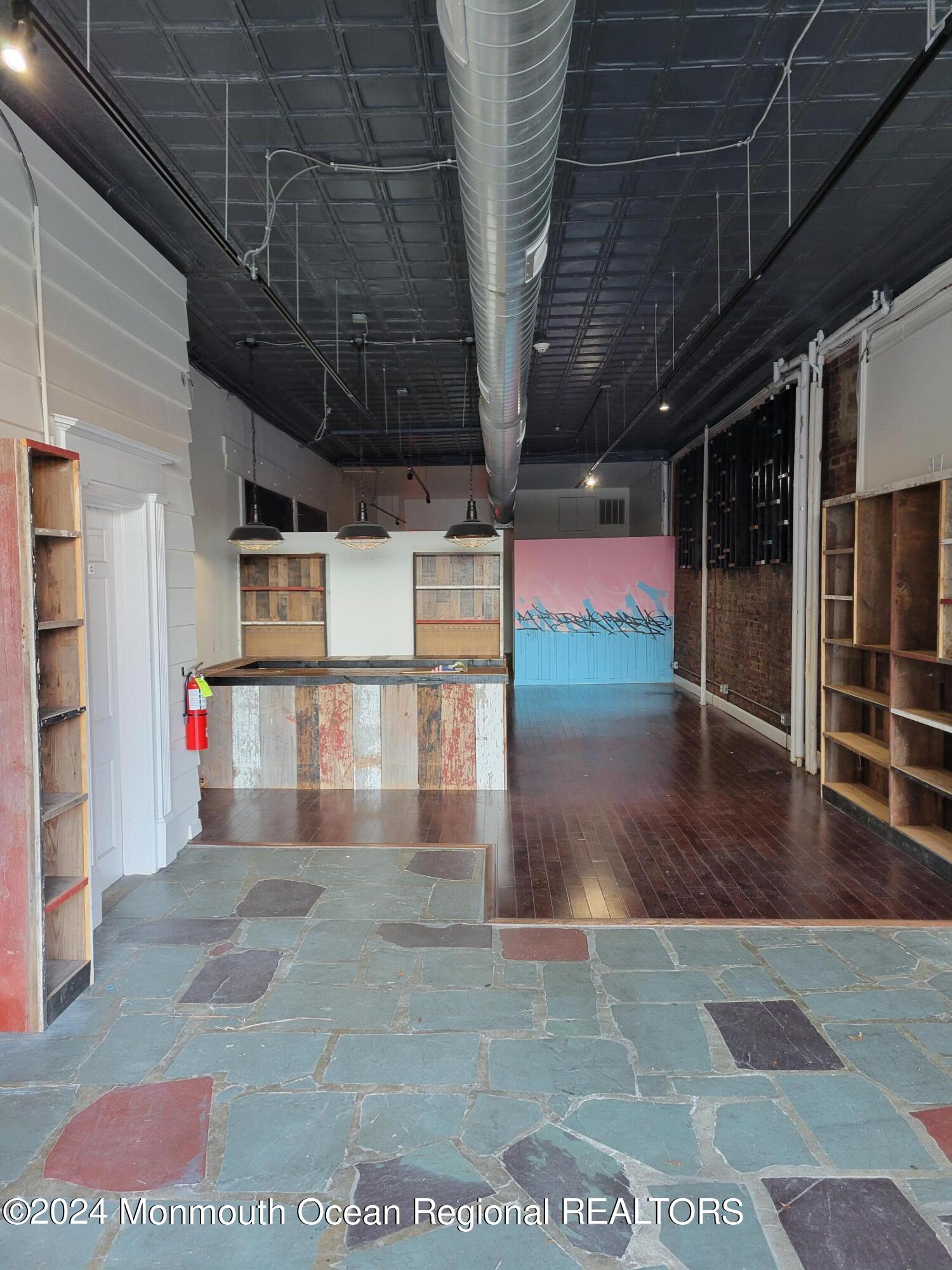 611 Bangs Avenue, 1-E
