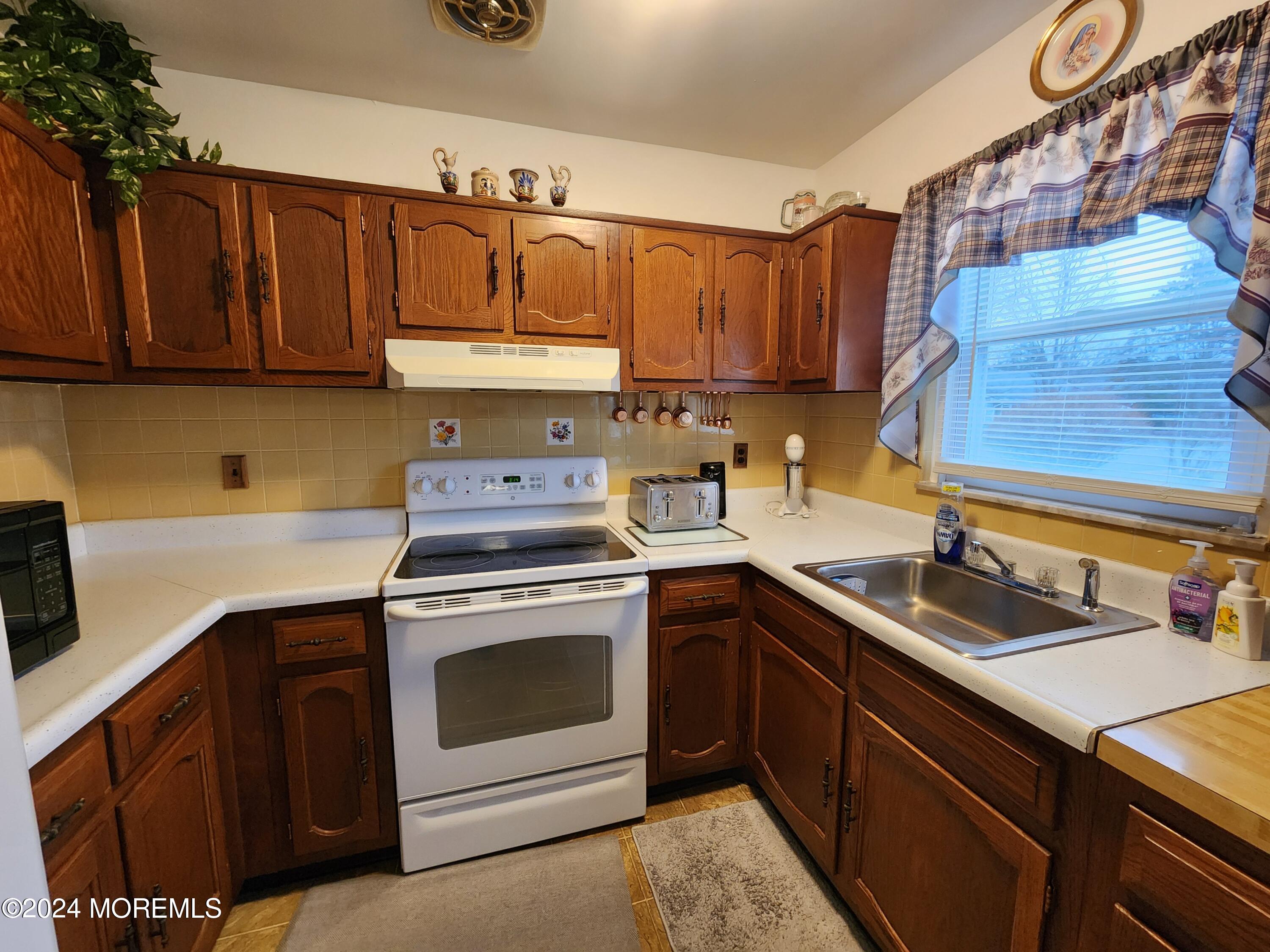 992 Constitution Boulevard, A