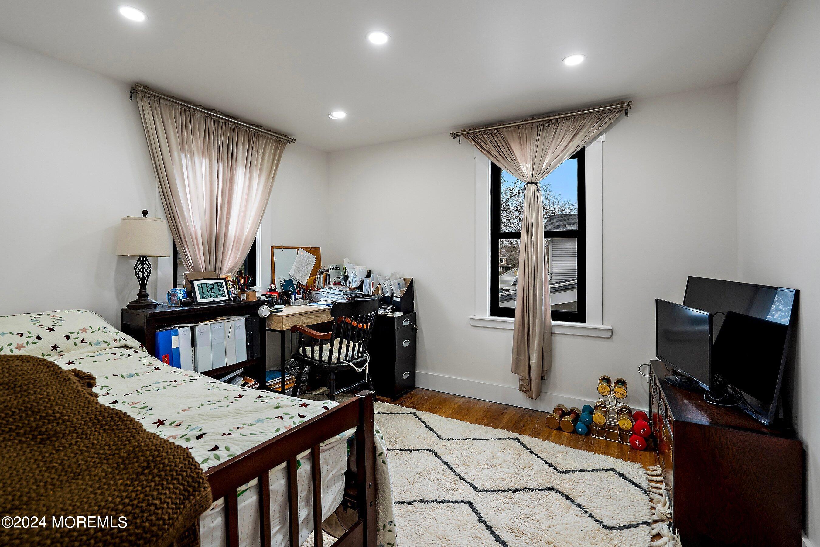 1212 Sunset Avenue