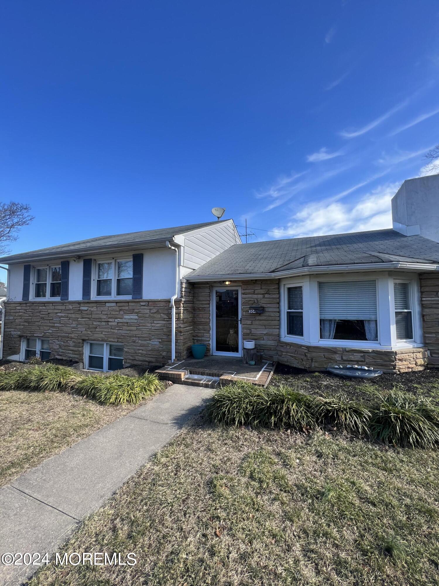 304 Oxford Way
