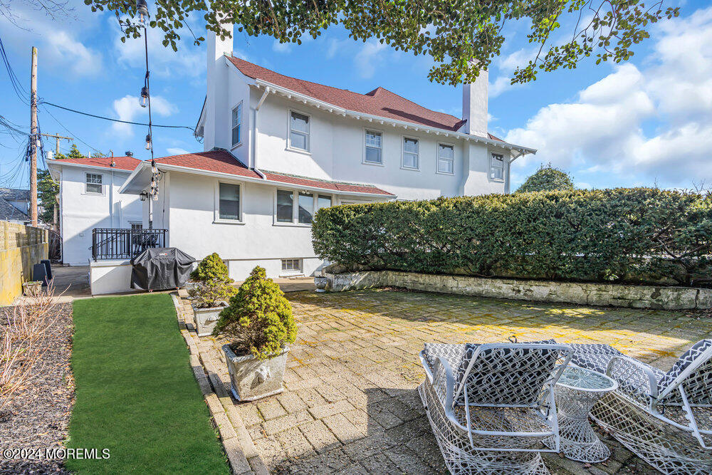 405 Sunset Avenue
