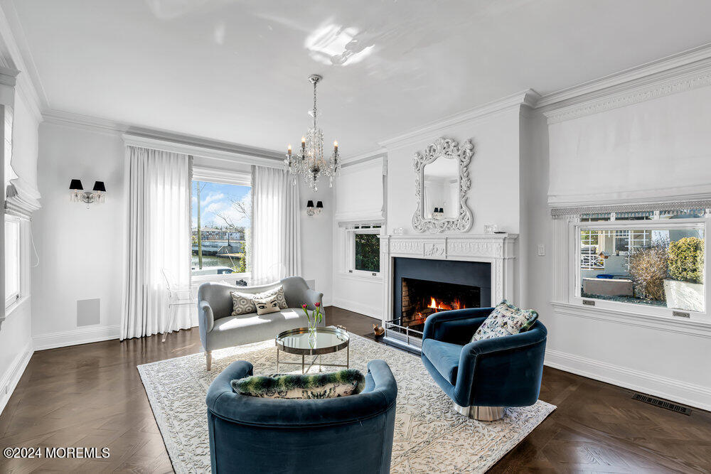 405 Sunset Avenue