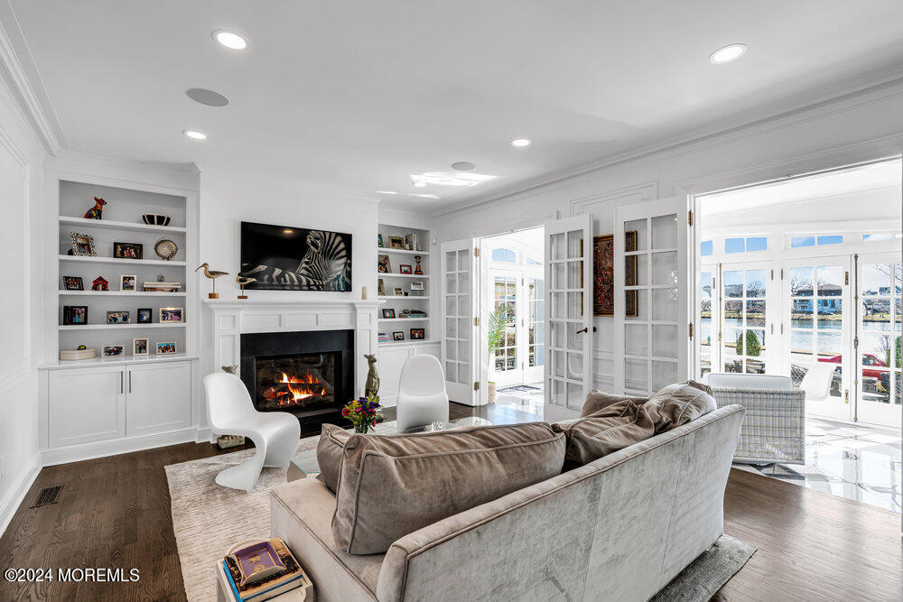 405 Sunset Avenue
