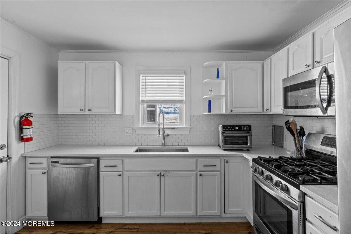 34 & 1/2 South Avenue