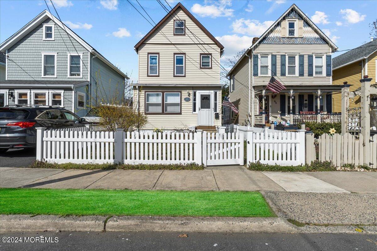34 & 1/2 South Avenue