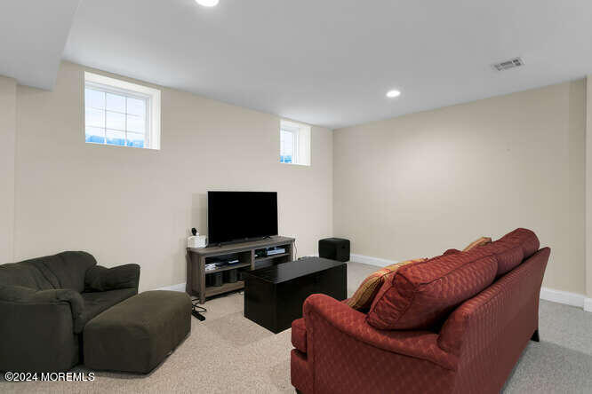37 Poplar Avenue