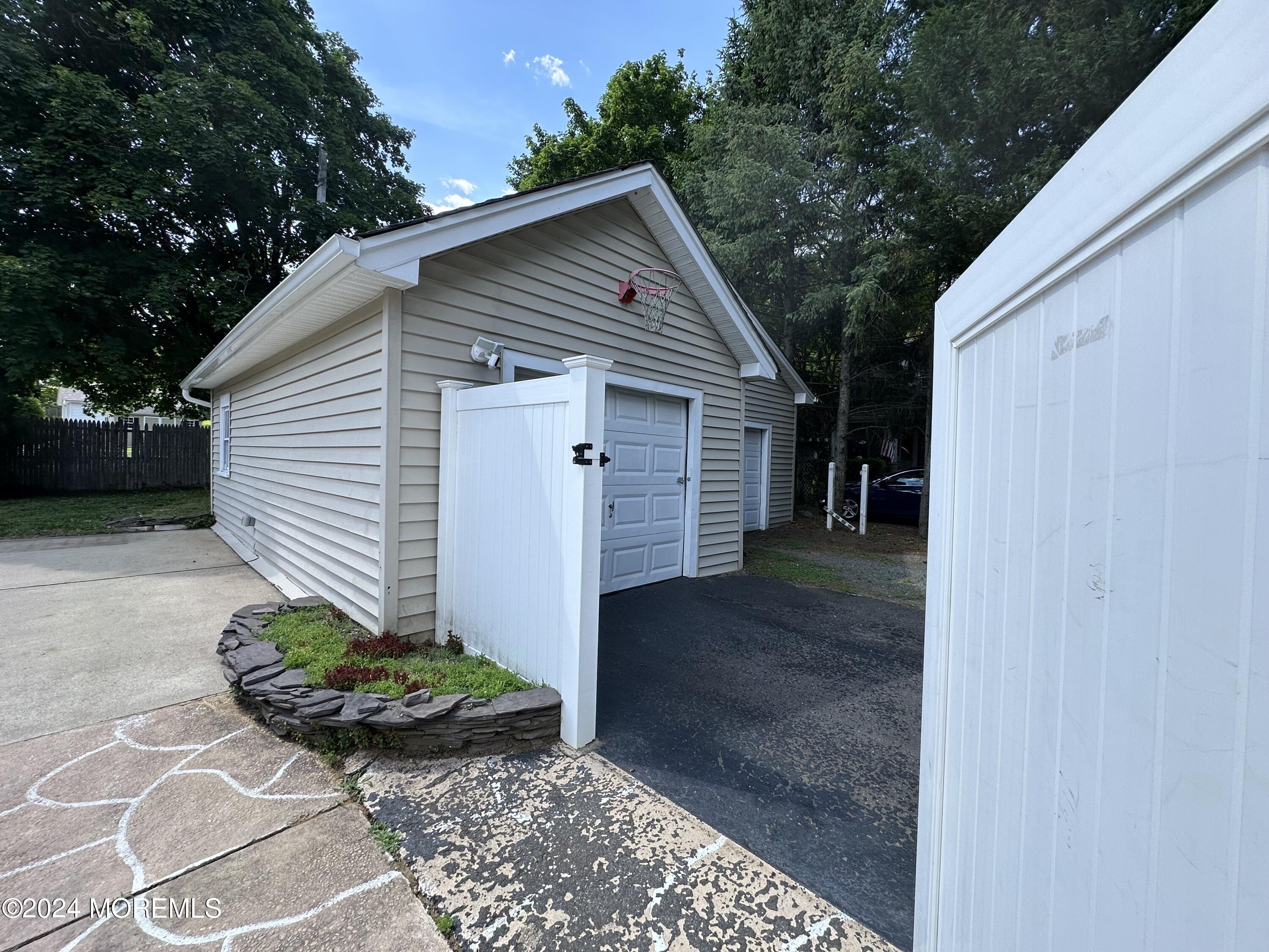 92 Oak Hill Road