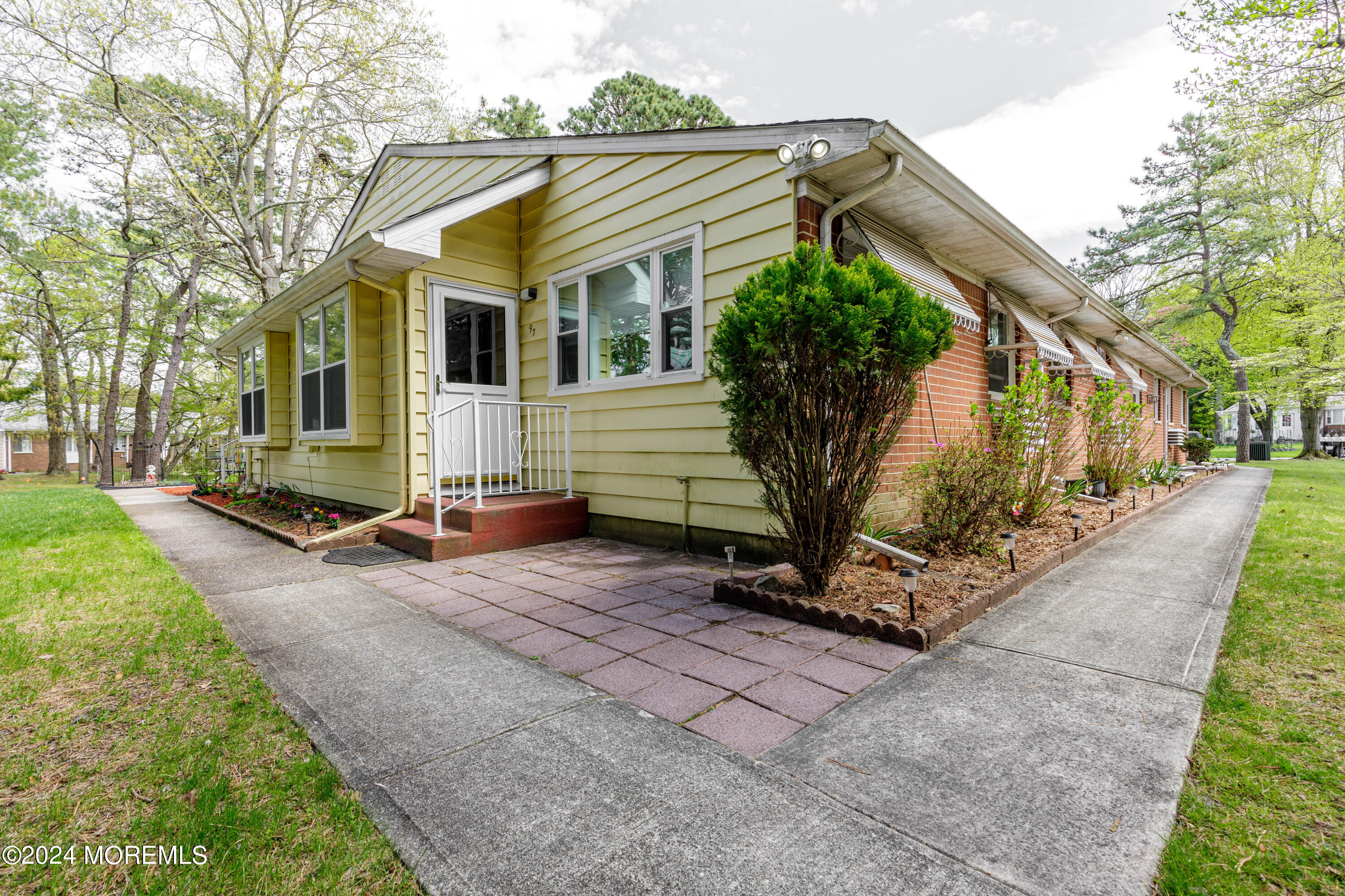 9D Lexington Drive