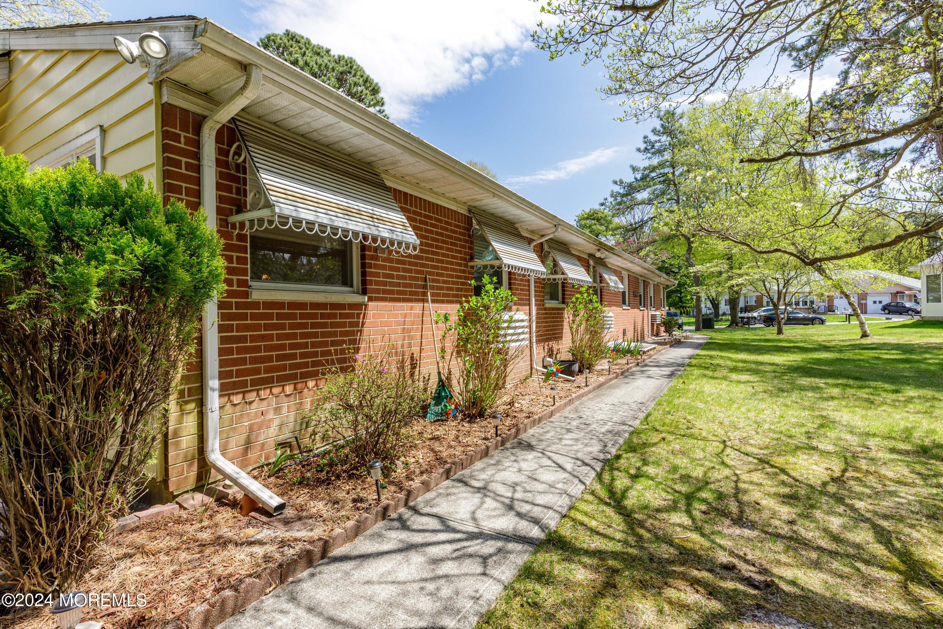9D Lexington Drive