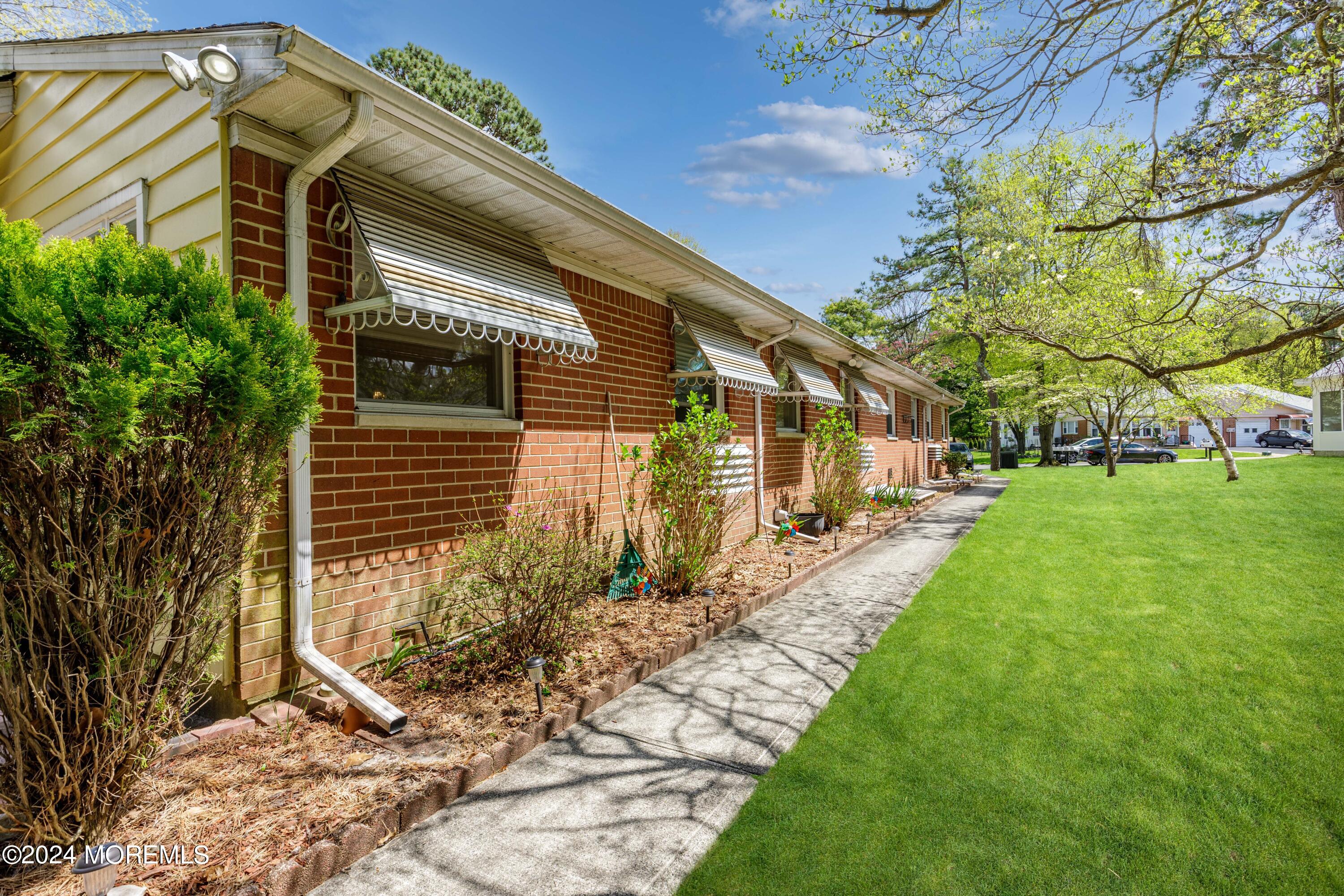 9D Lexington Drive