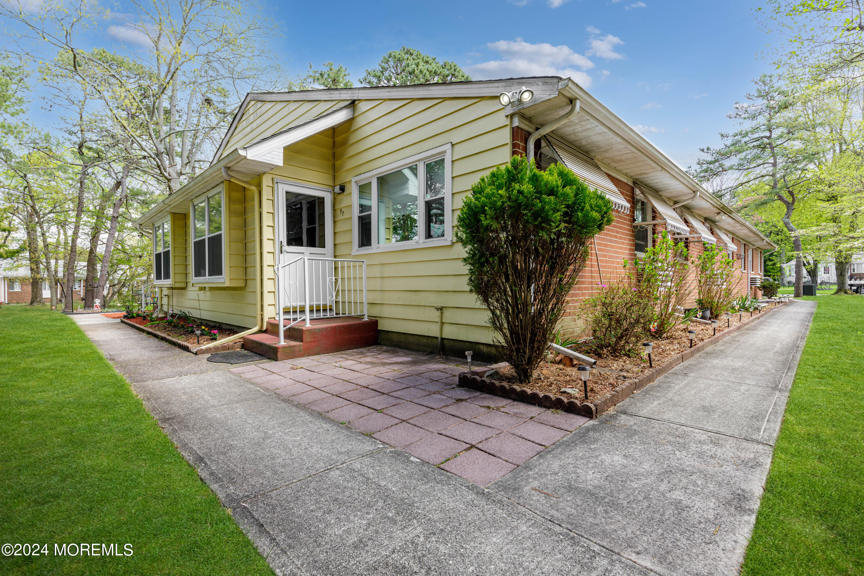 9D Lexington Drive
