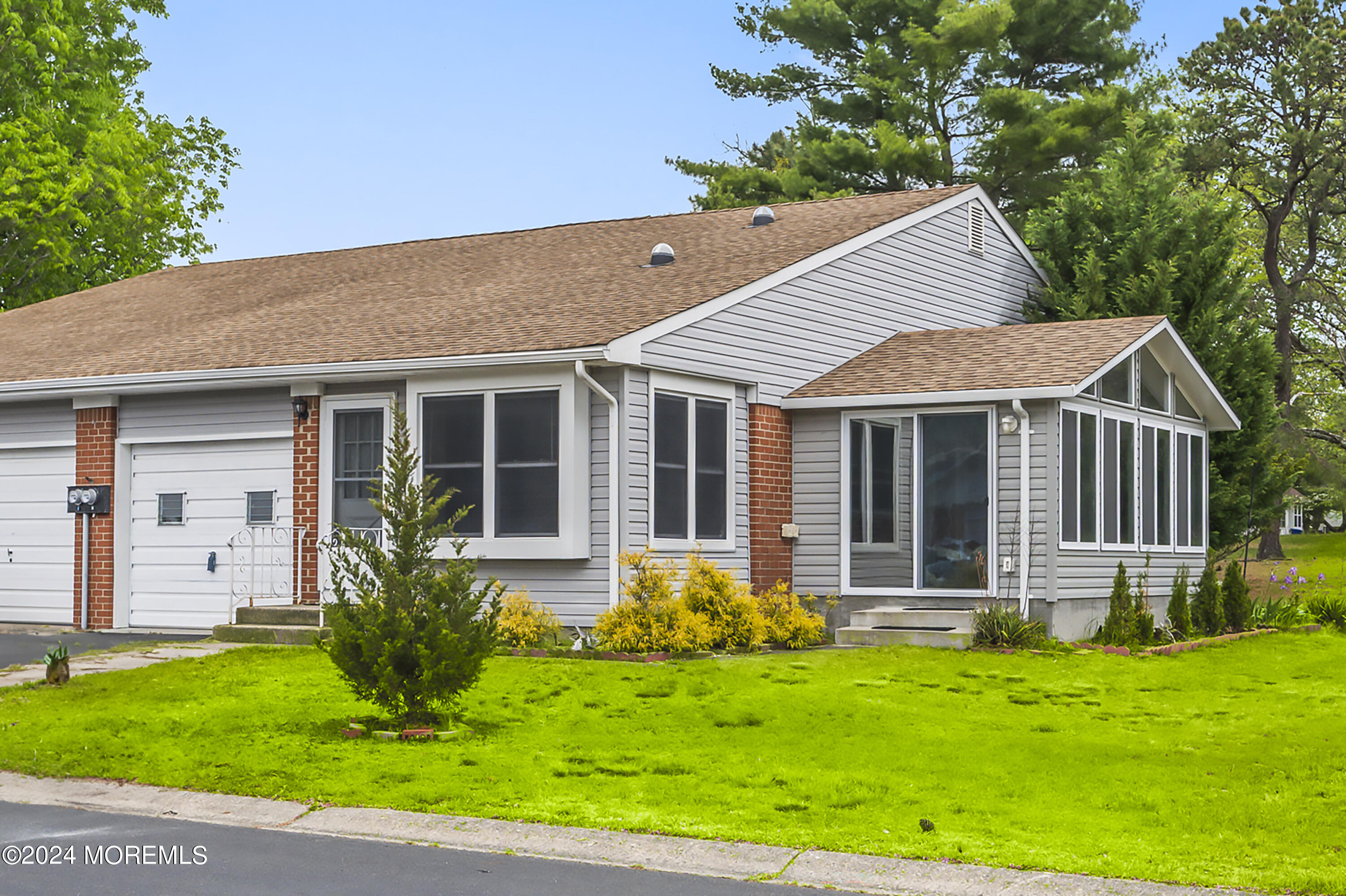 61 Hudson Parkway, B