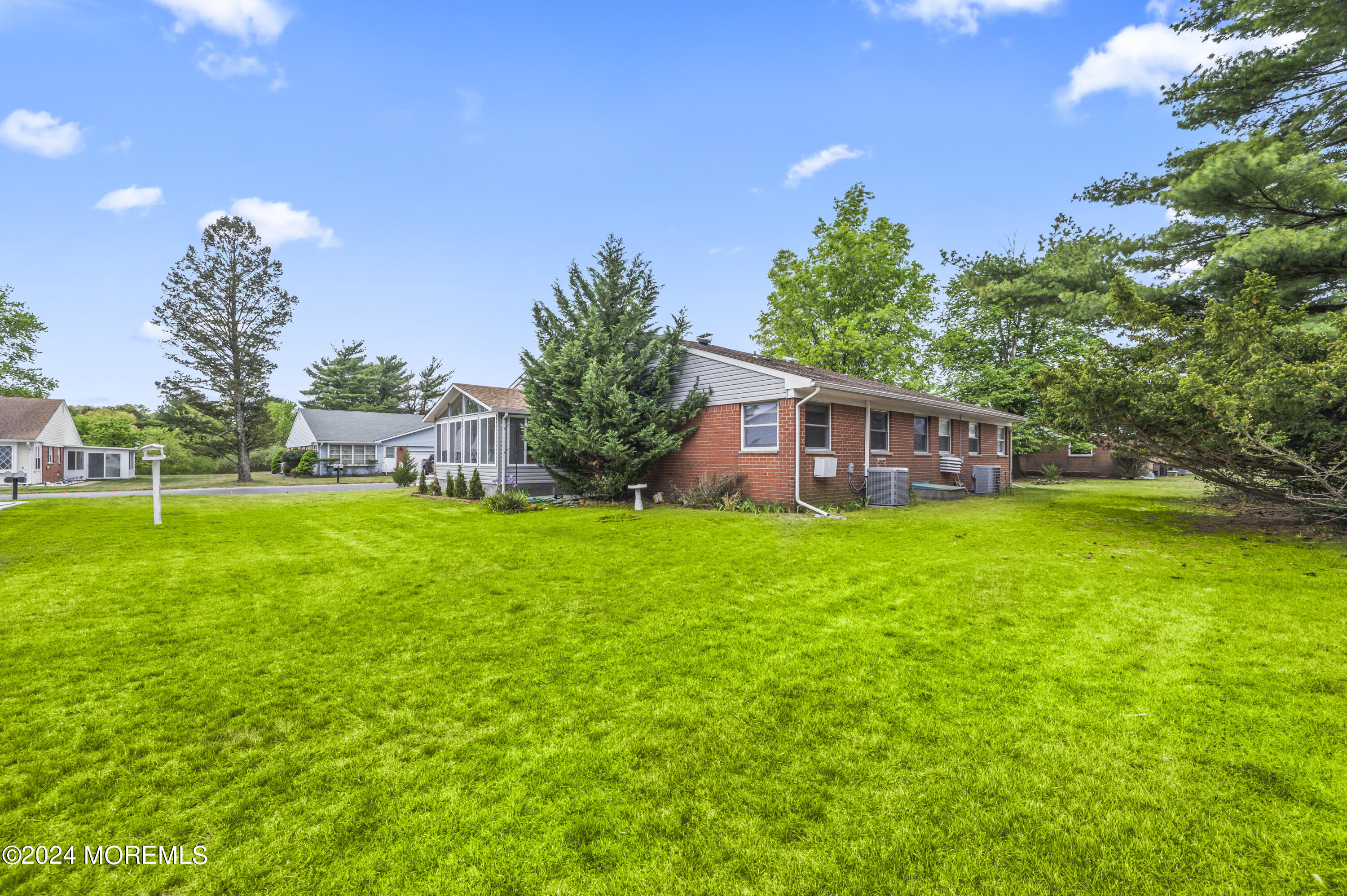 61 Hudson Parkway, B