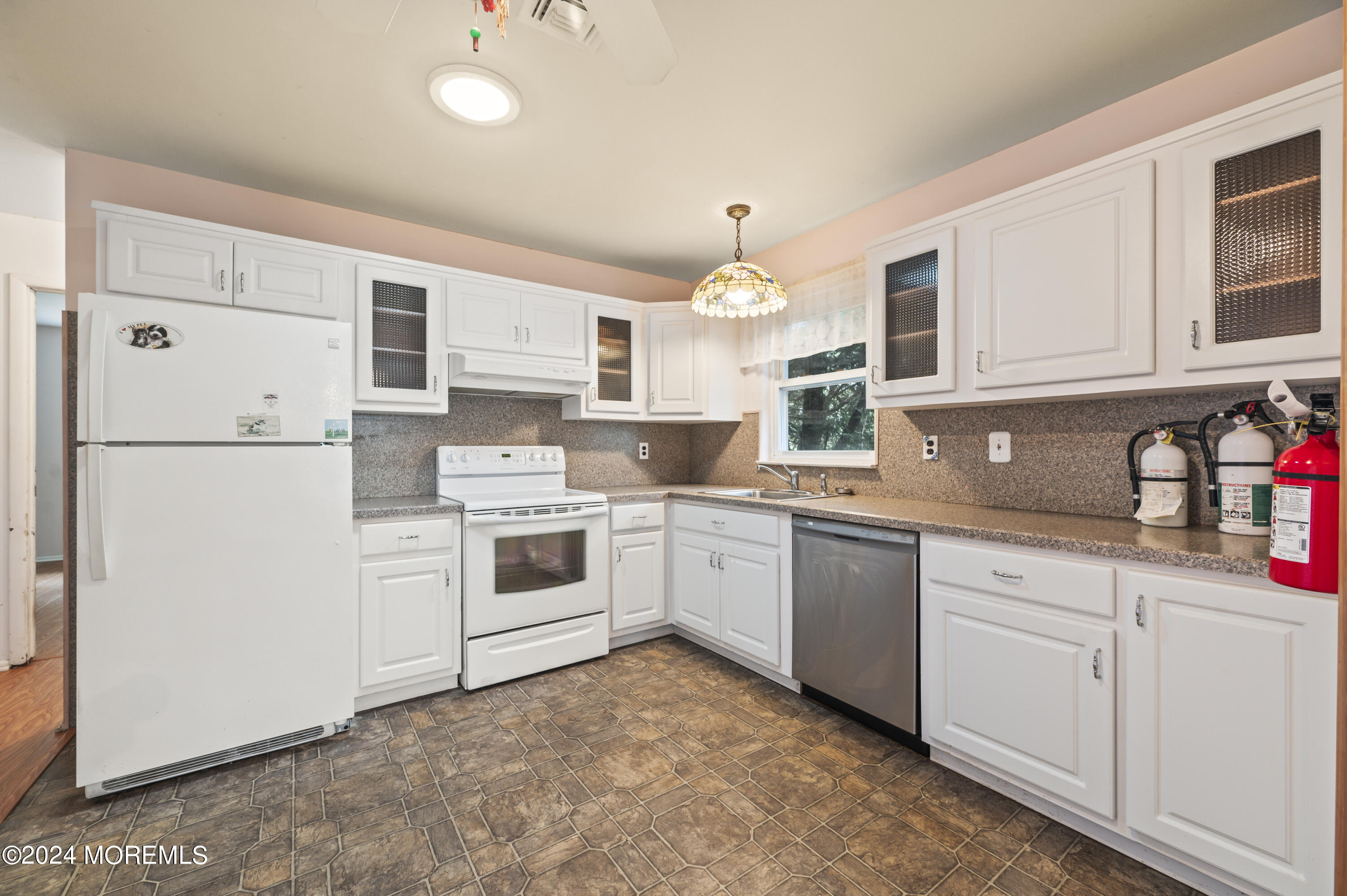 61 Hudson Parkway, B