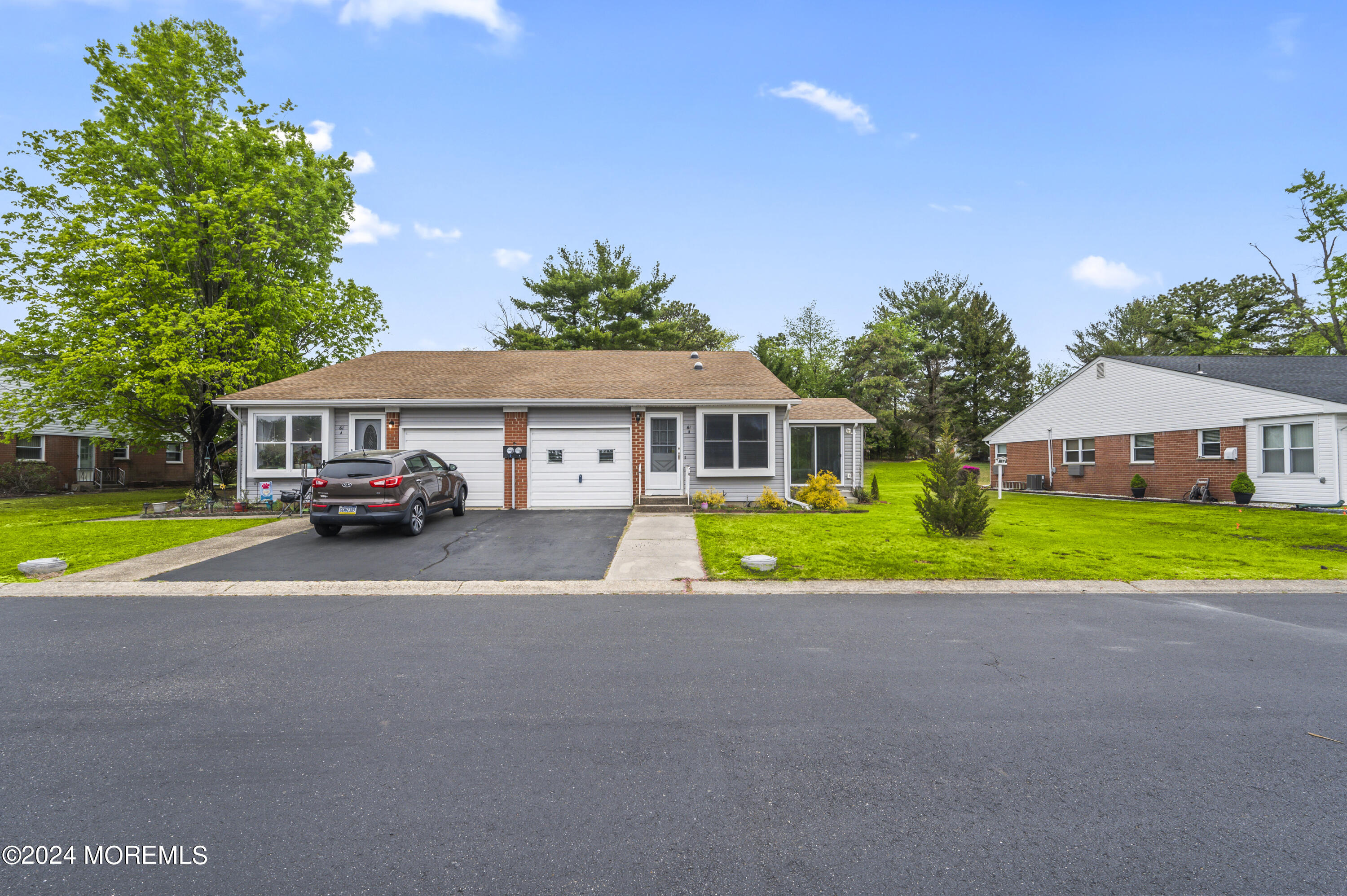 61 Hudson Parkway, B