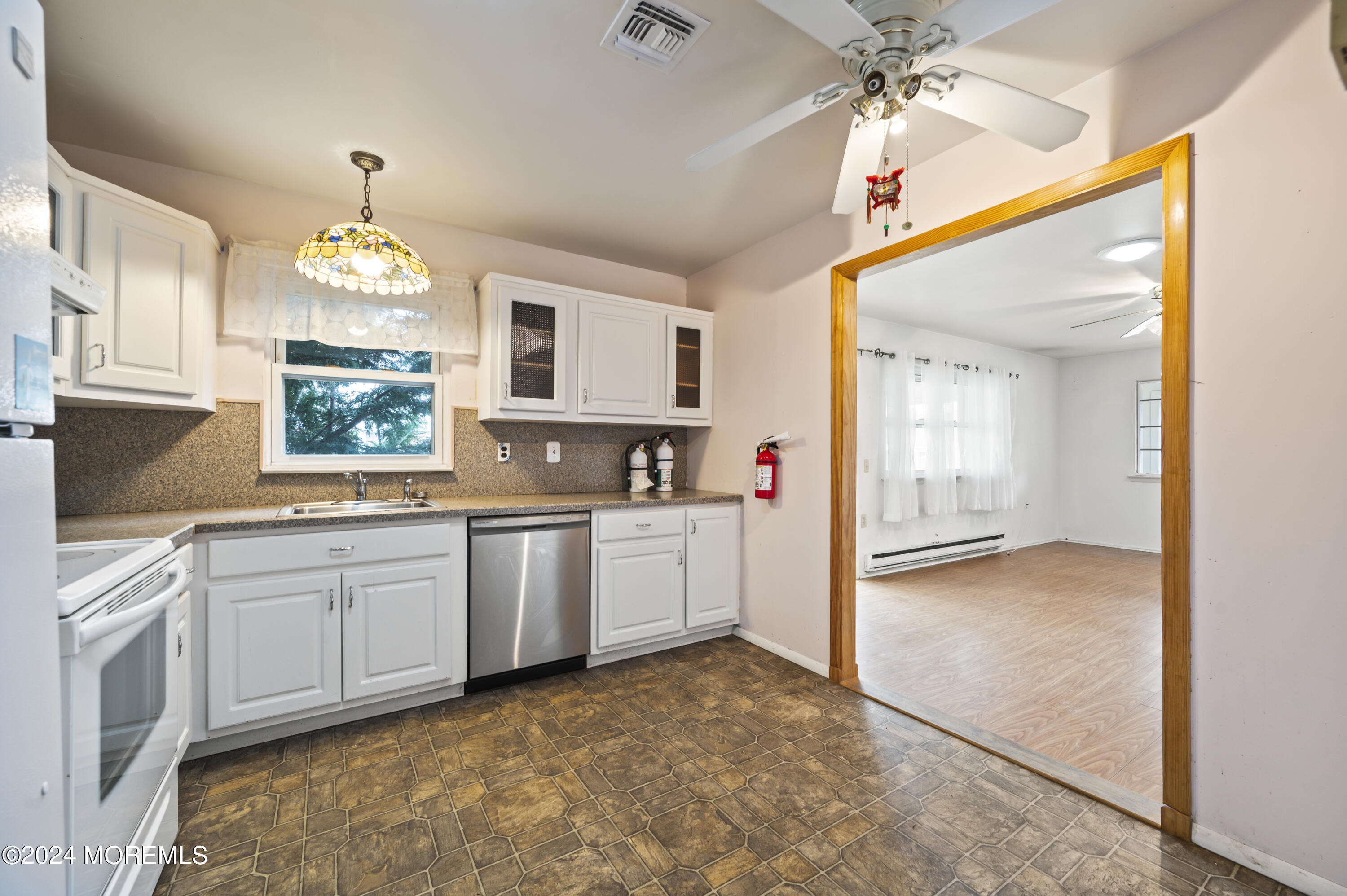 61 Hudson Parkway, B