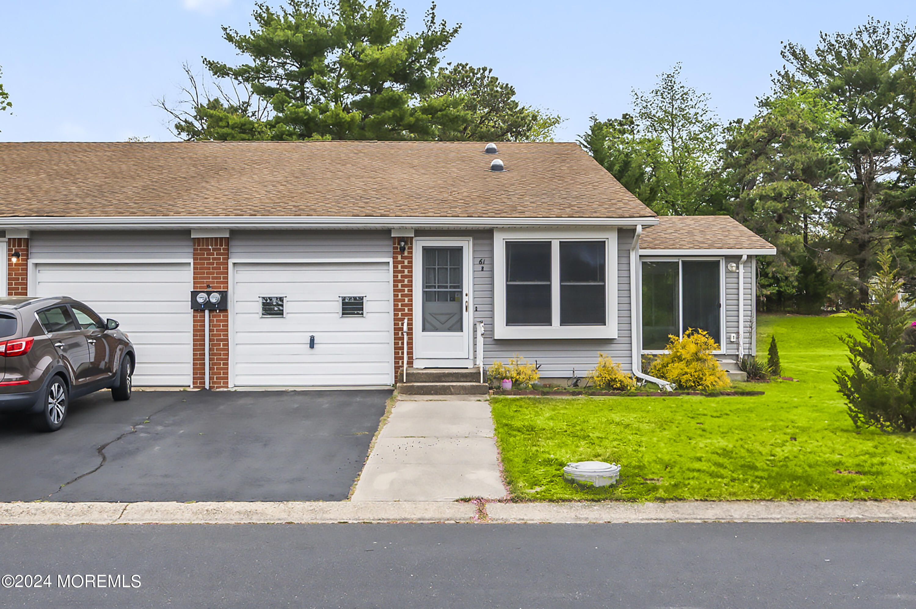 61 Hudson Parkway, B