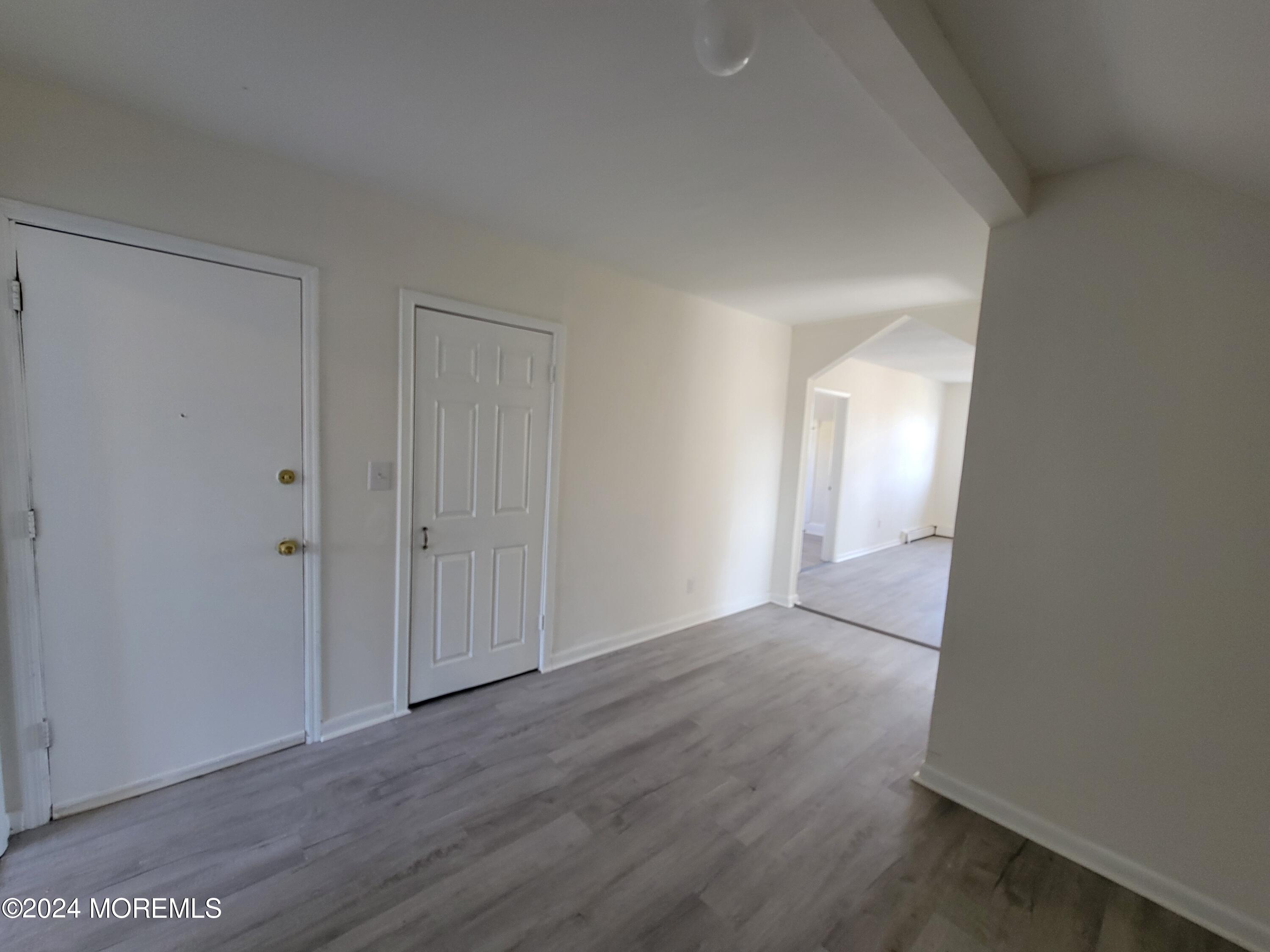 254 Rockwell Avenue, B (UPSTAIIRS)