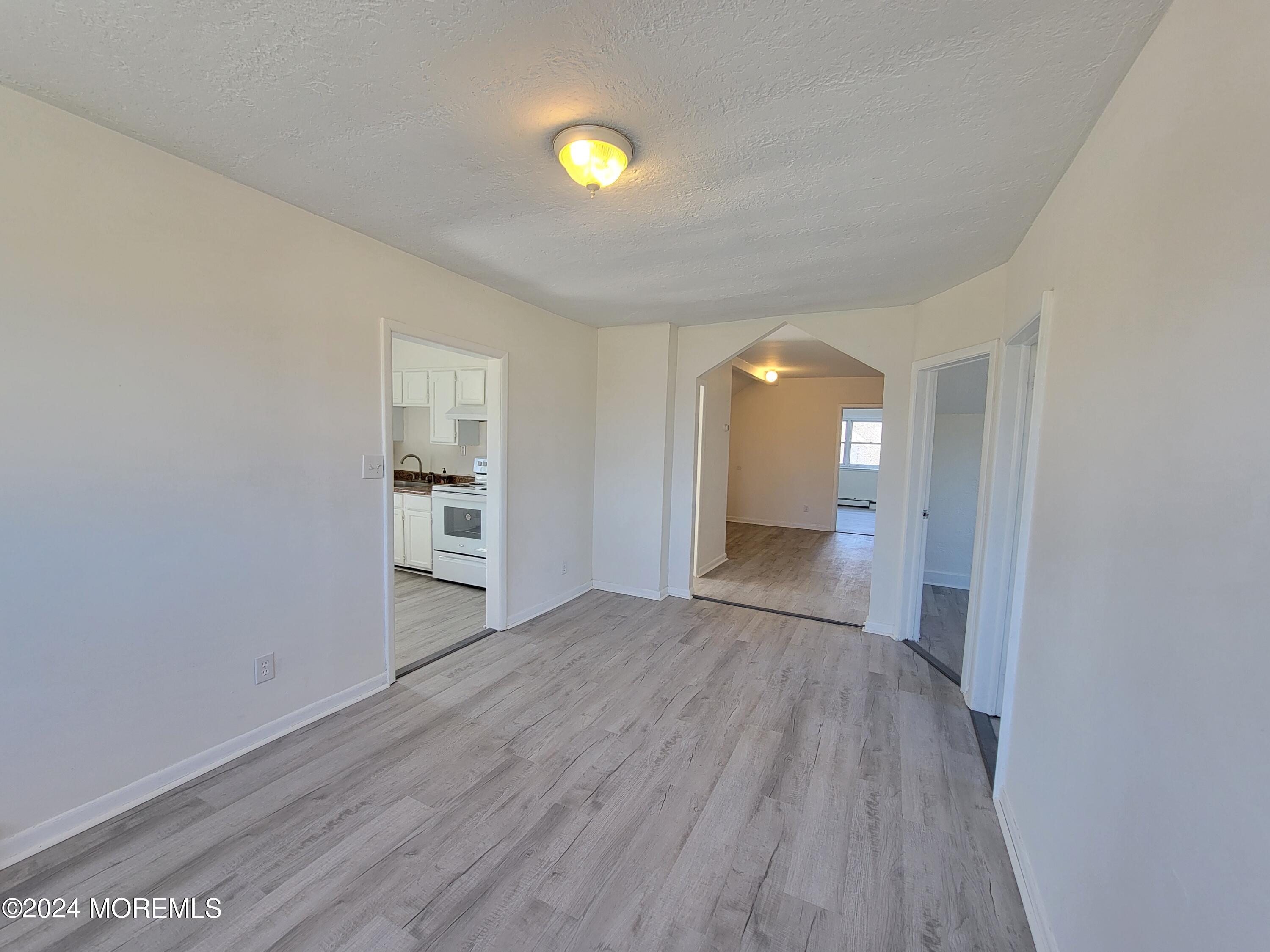 254 Rockwell Avenue, B (UPSTAIIRS)