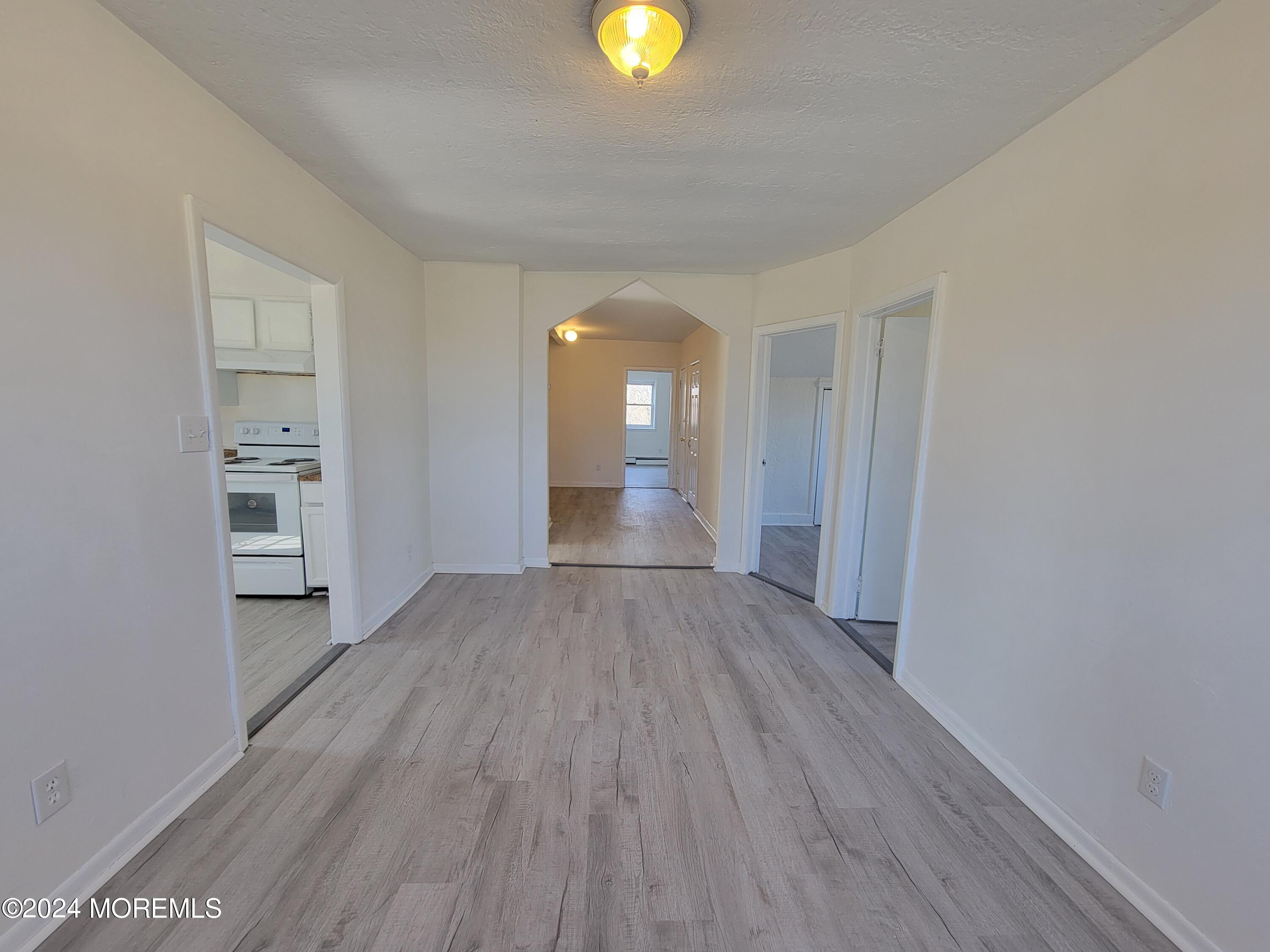 254 Rockwell Avenue, B (UPSTAIIRS)