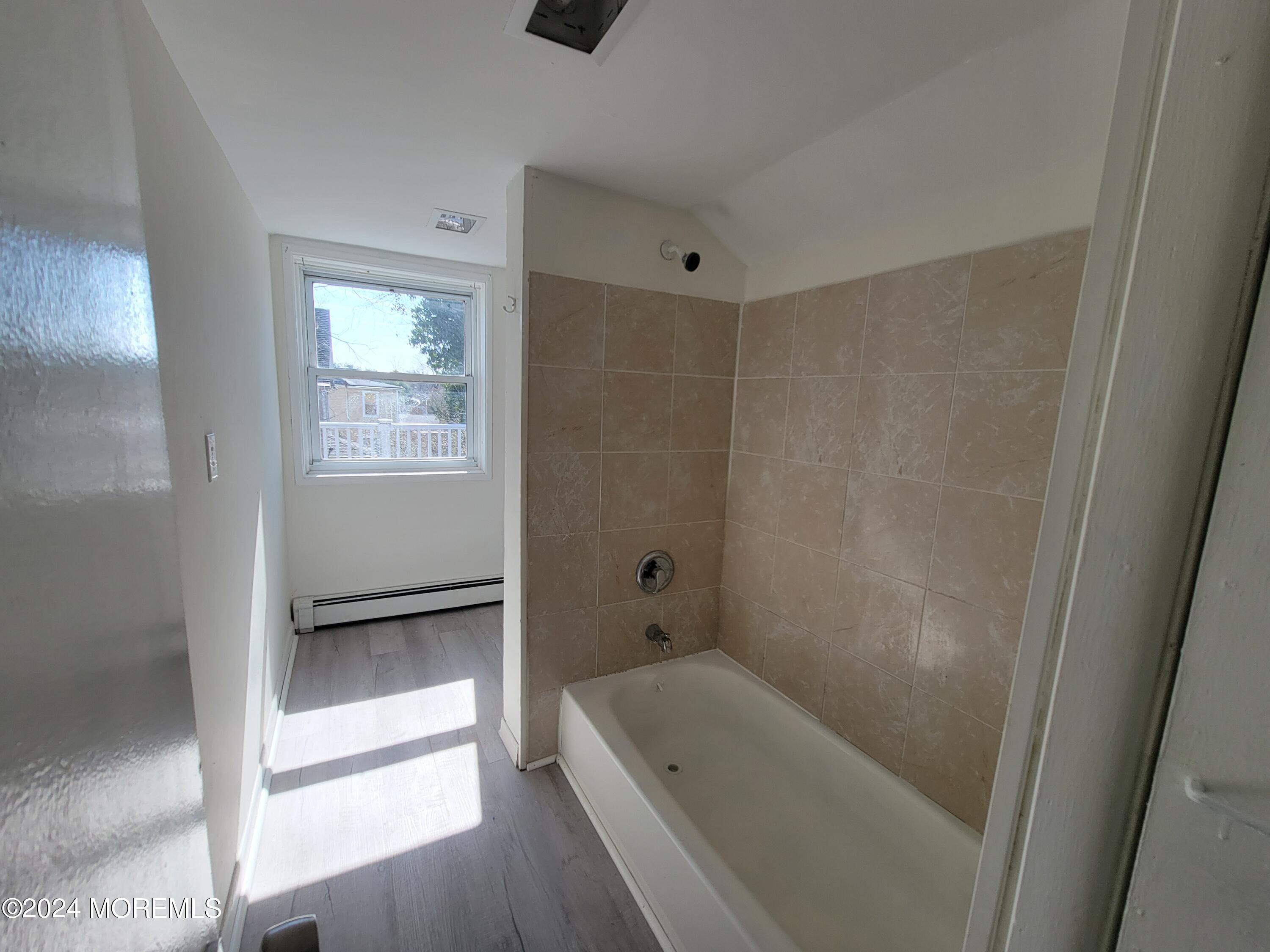 254 Rockwell Avenue, B (UPSTAIIRS)