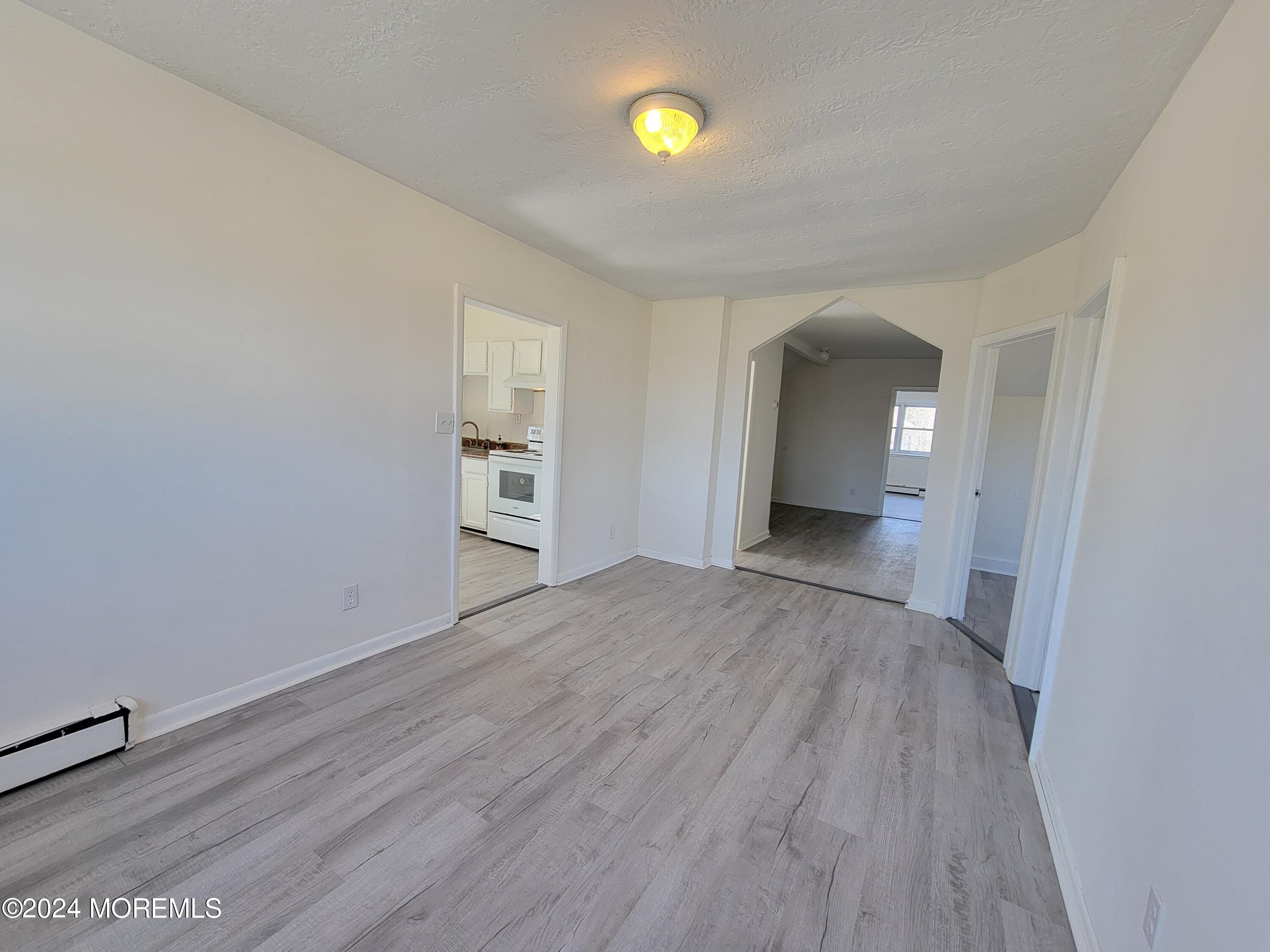 254 Rockwell Avenue, B (UPSTAIIRS)