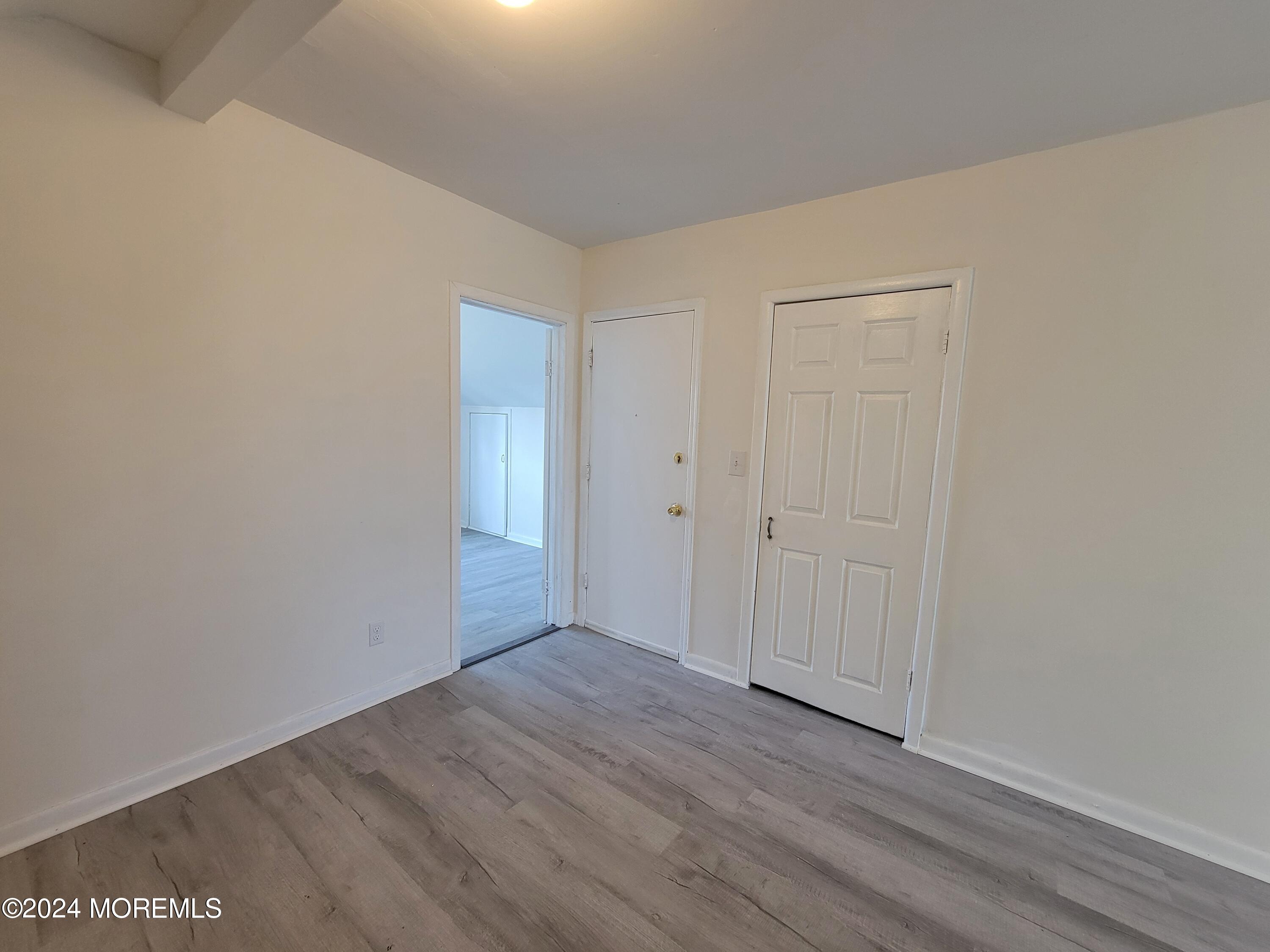 254 Rockwell Avenue, B (UPSTAIIRS)