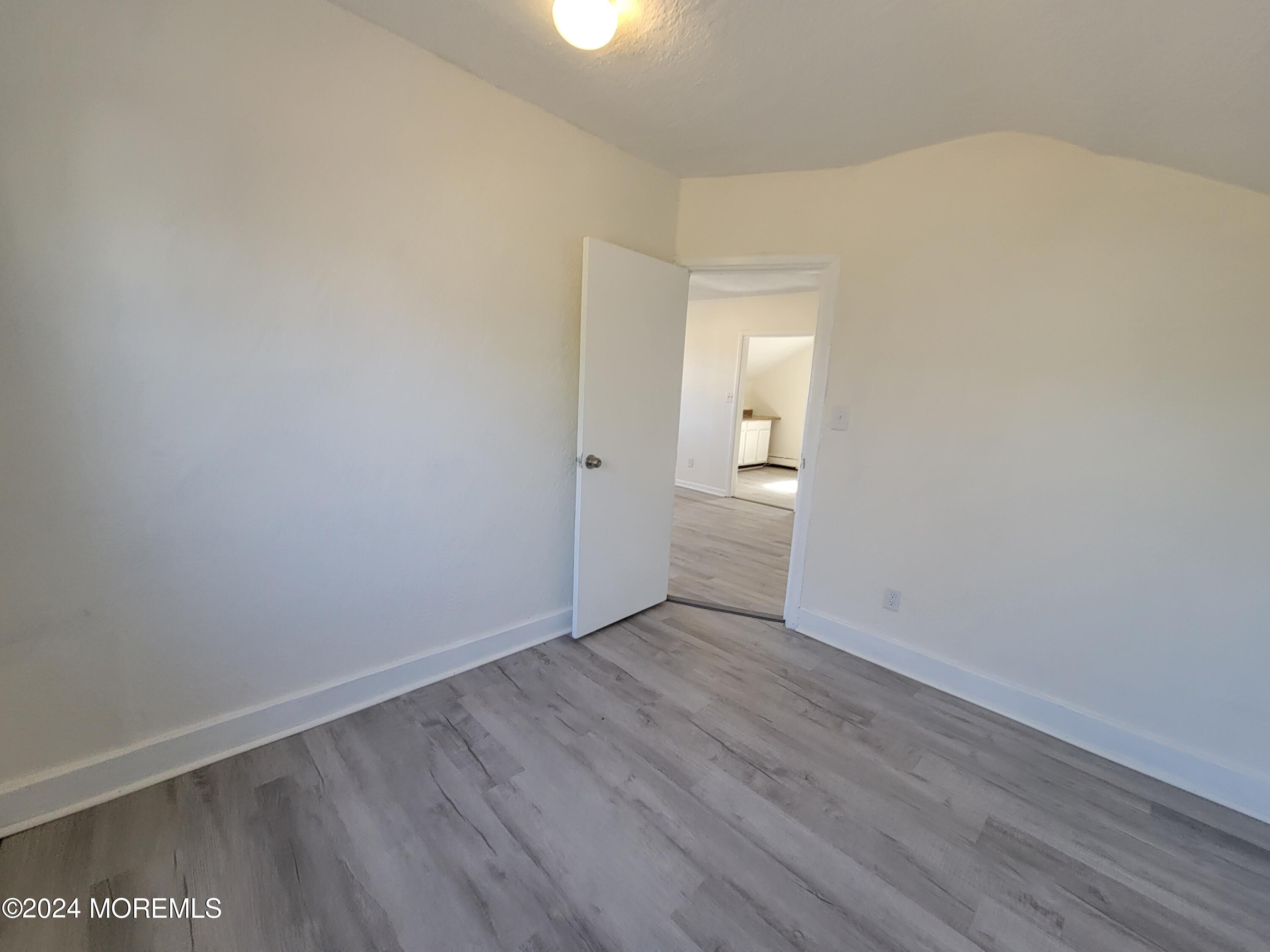 254 Rockwell Avenue, B (UPSTAIIRS)