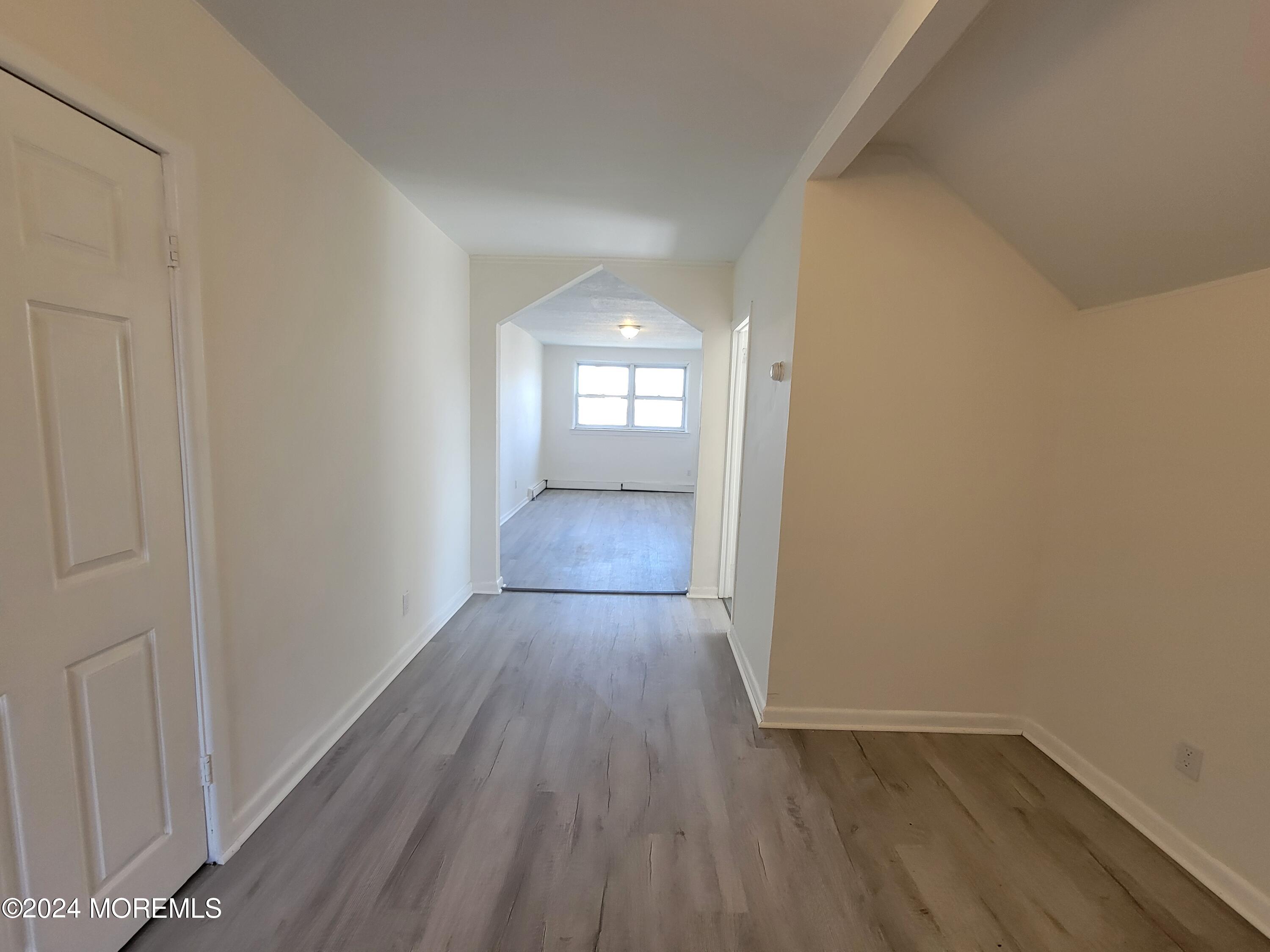 254 Rockwell Avenue, B (UPSTAIIRS)