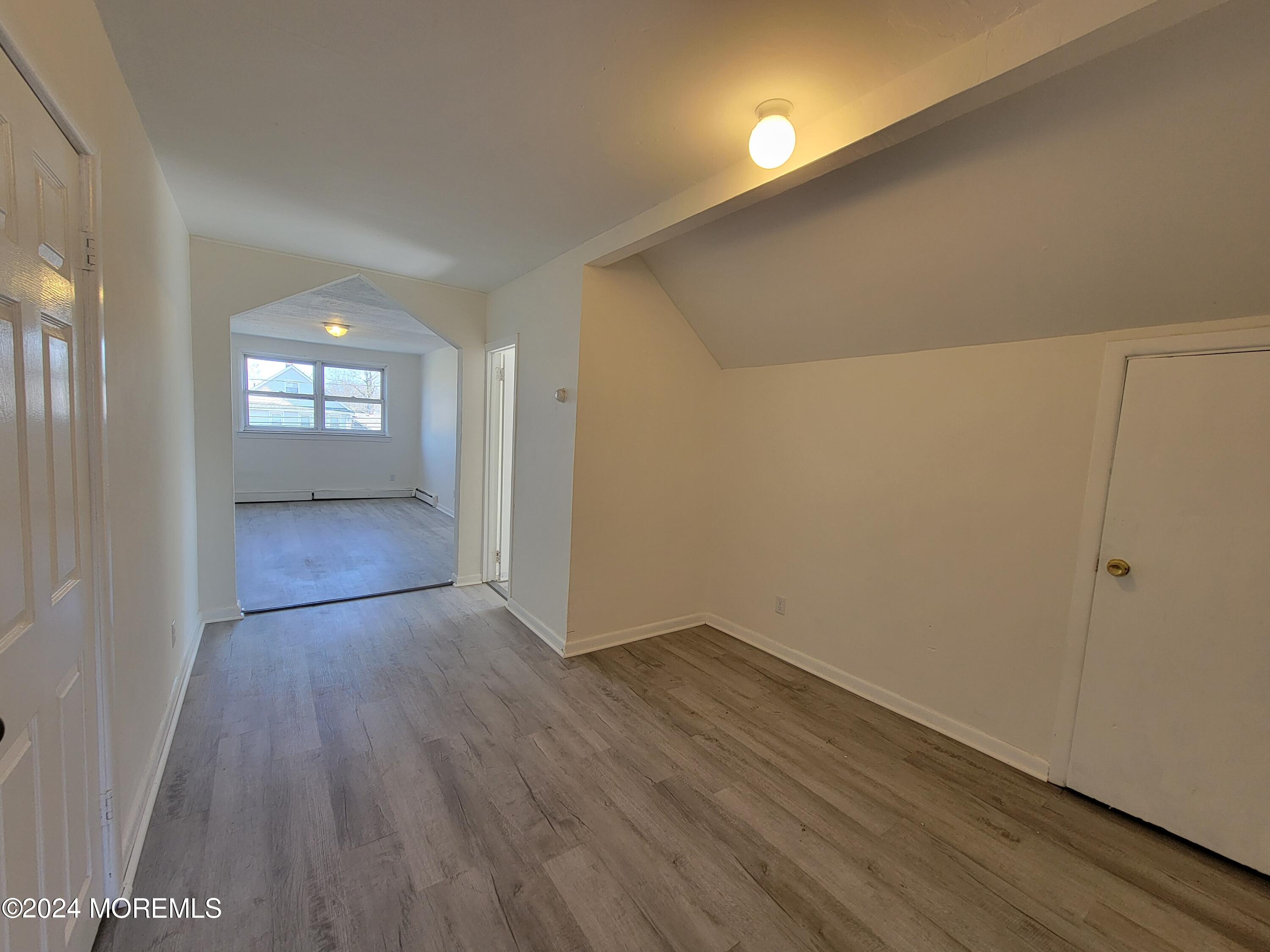 254 Rockwell Avenue, B (UPSTAIIRS)