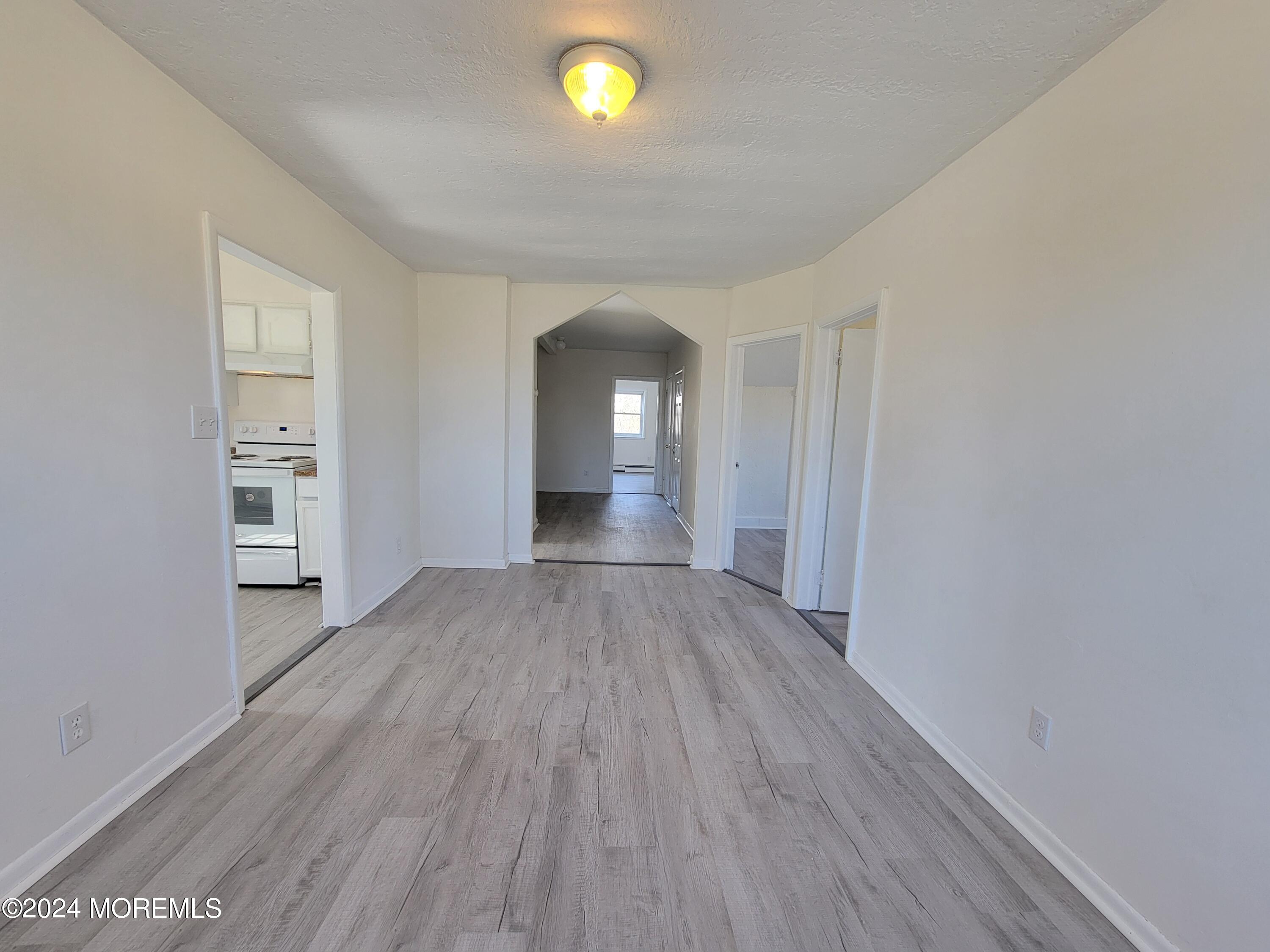 254 Rockwell Avenue, B (UPSTAIIRS)