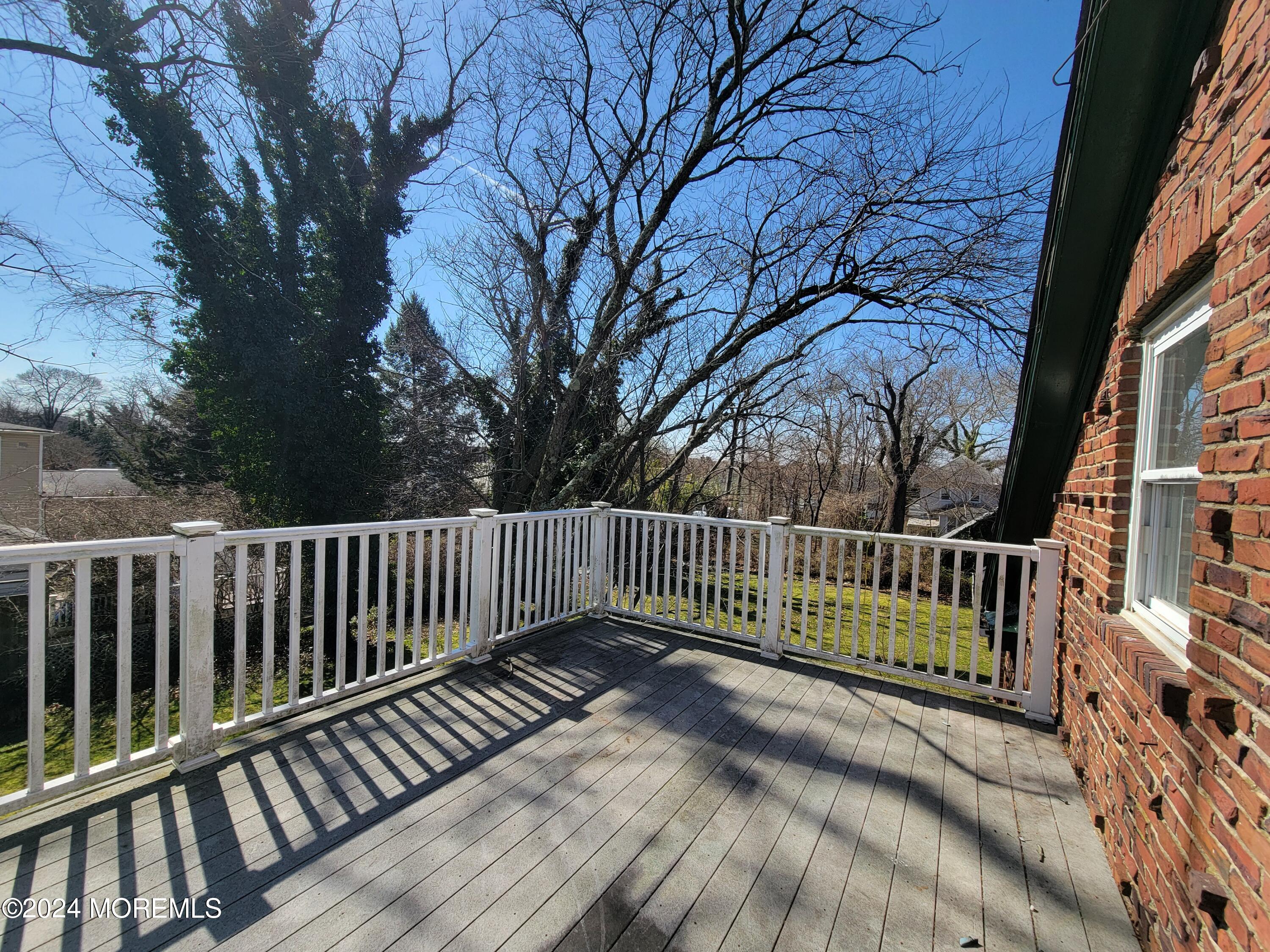 254 Rockwell Avenue, B (UPSTAIIRS)